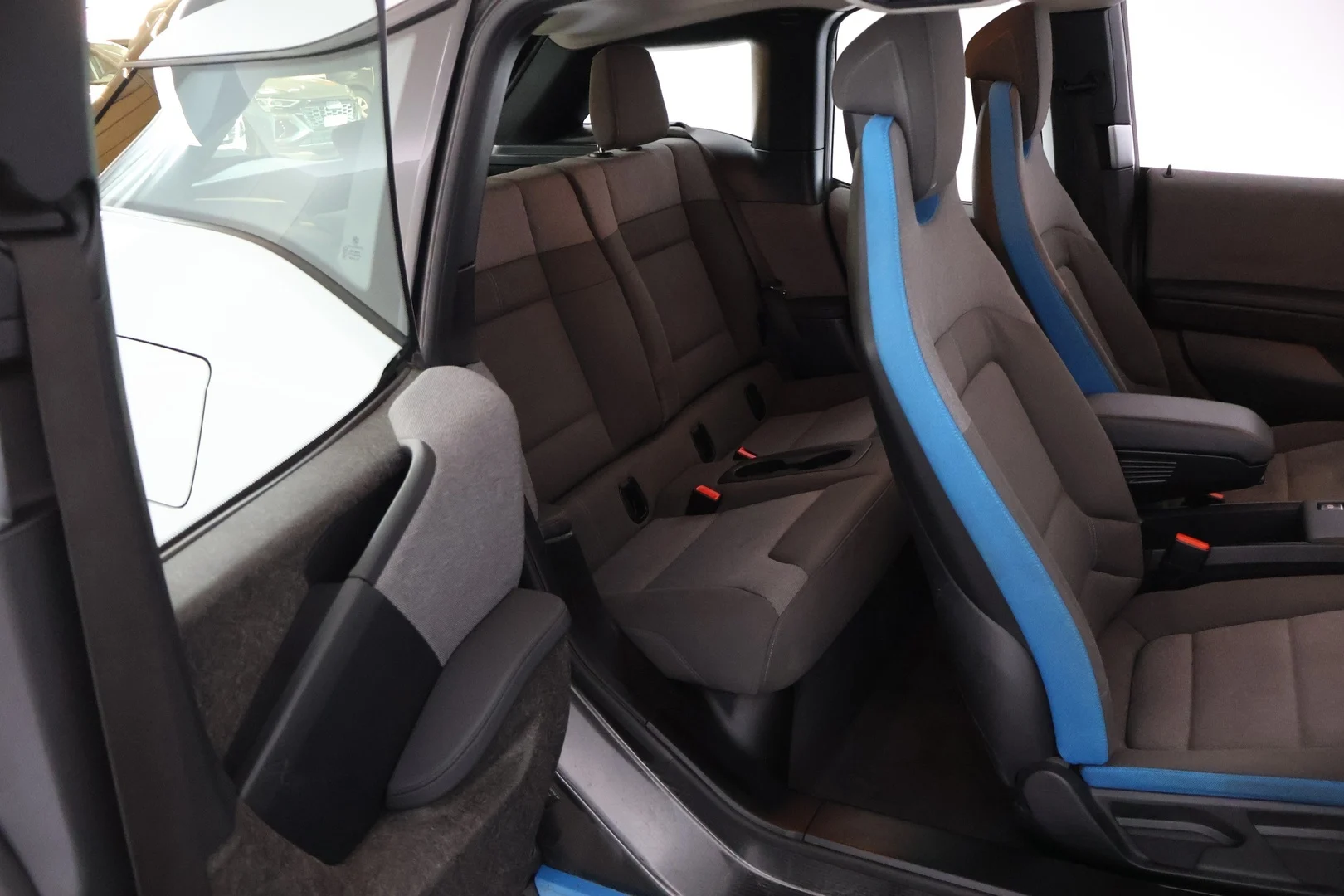 Car Image - 4914r7kvcLmcNP4Uvdiw6r