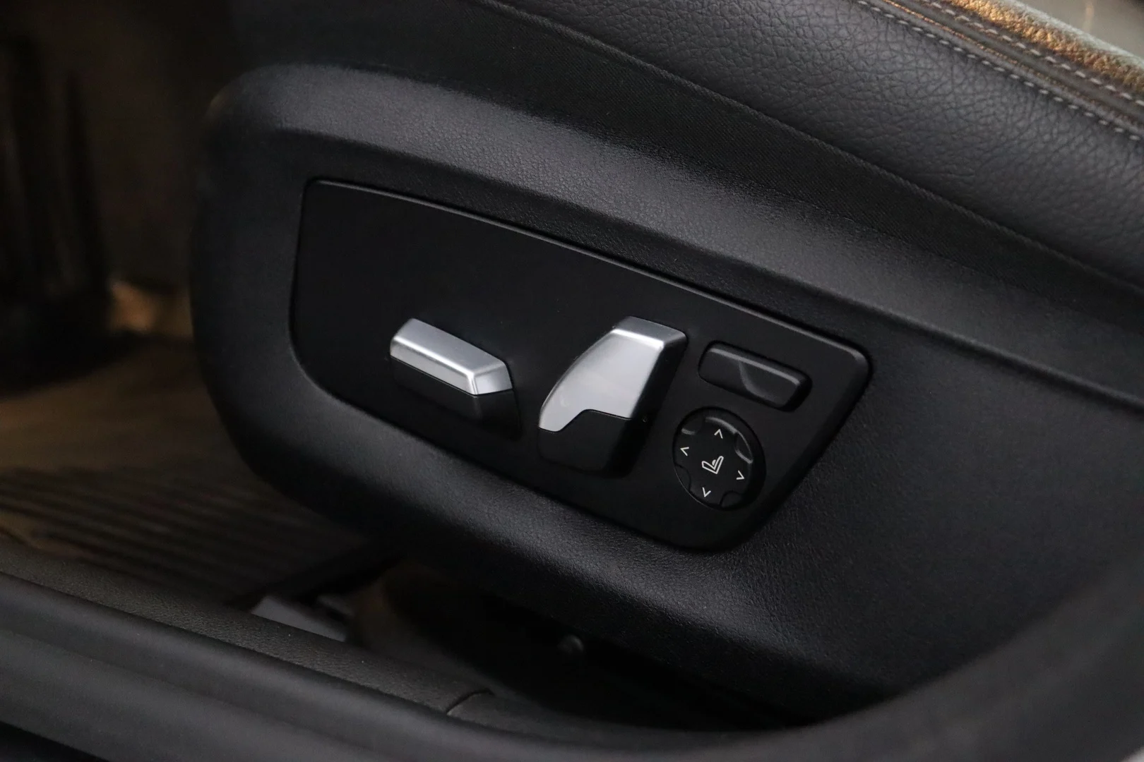 Car Image - 2fBLCIwai1BXu0ohYaht9c
