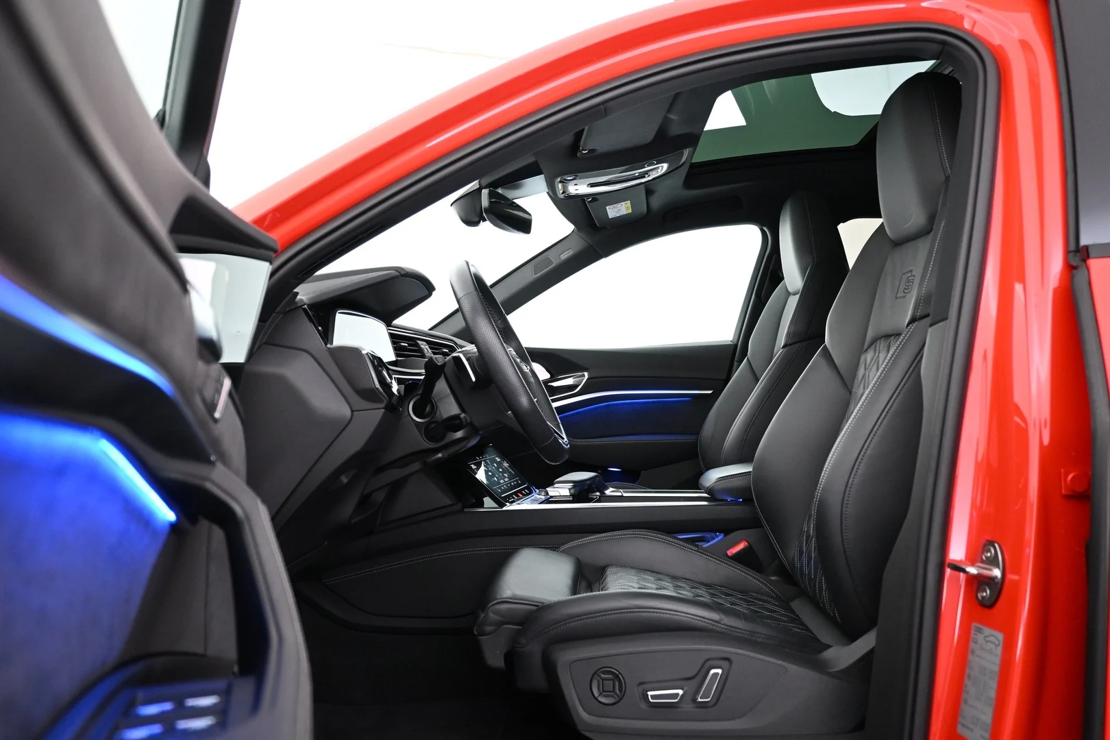 Car Image - 5xzY1zaLoBB71AWTcLlMfg