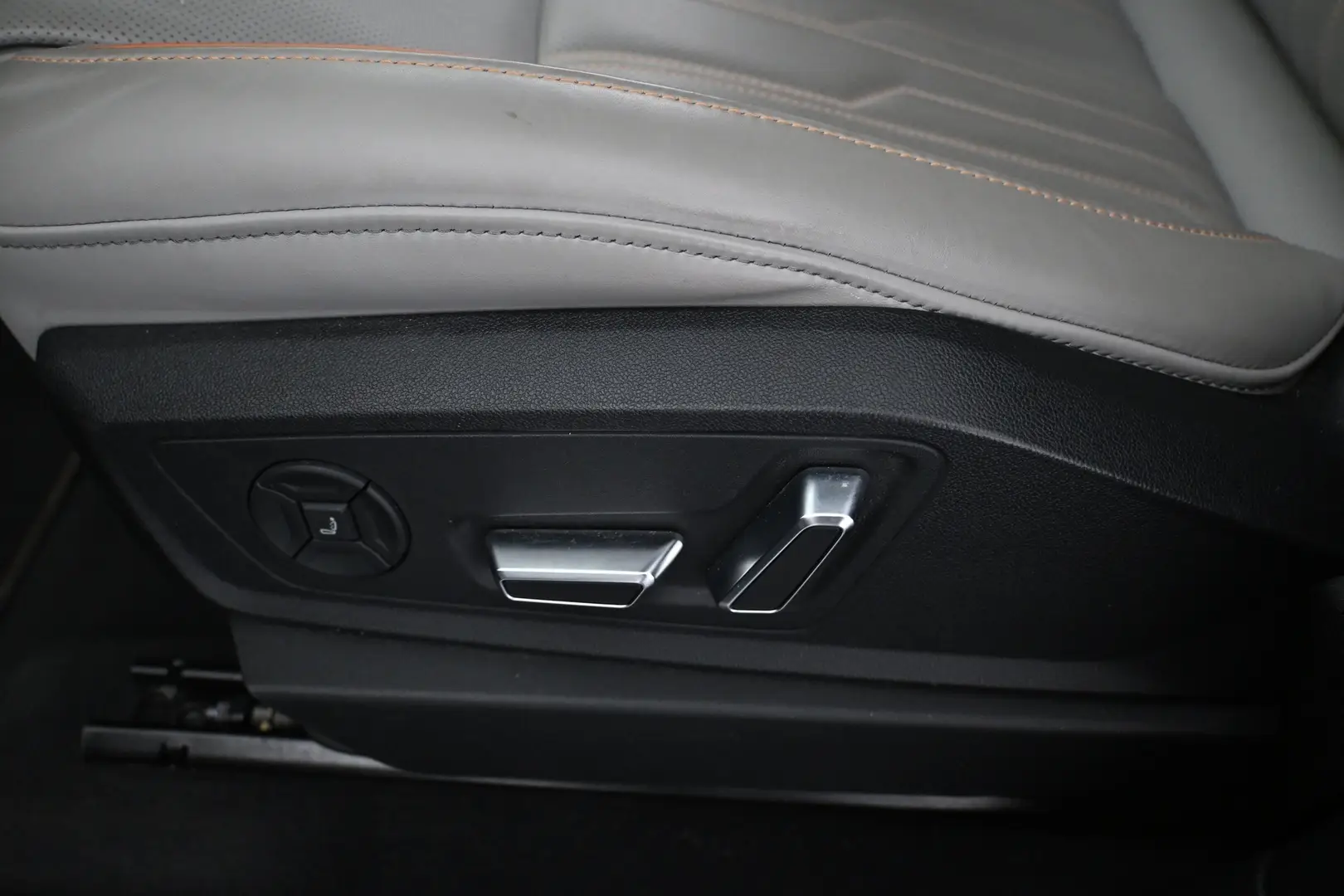 Car Image - 5tI86P4IYCglB5Gz8T0IeF