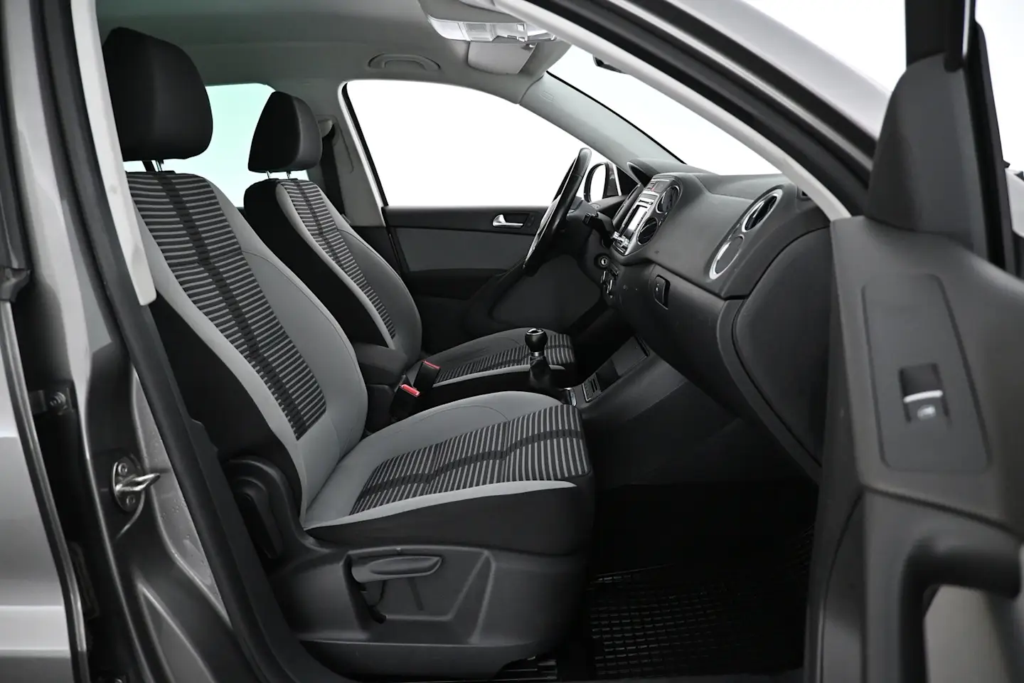 Car Image - 4KEKr0xuxUIpmBJrGd71ip