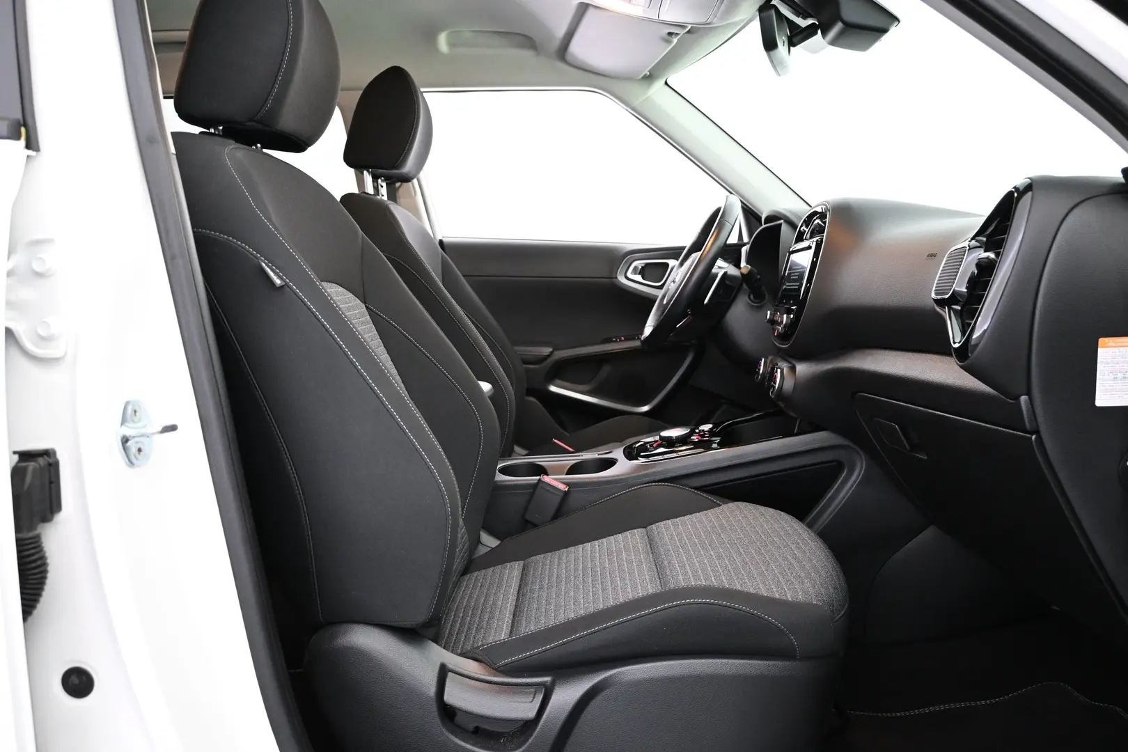 Car Image - 570s2uwDqmNOTNwKLMtrTm