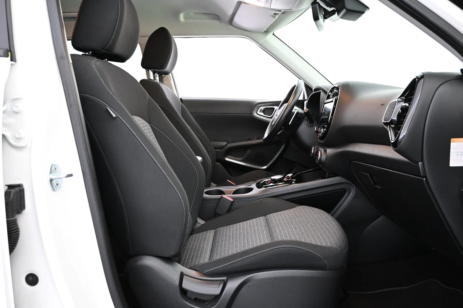 Car Image - 570s2uwDqmNOTNwKLMtrTm