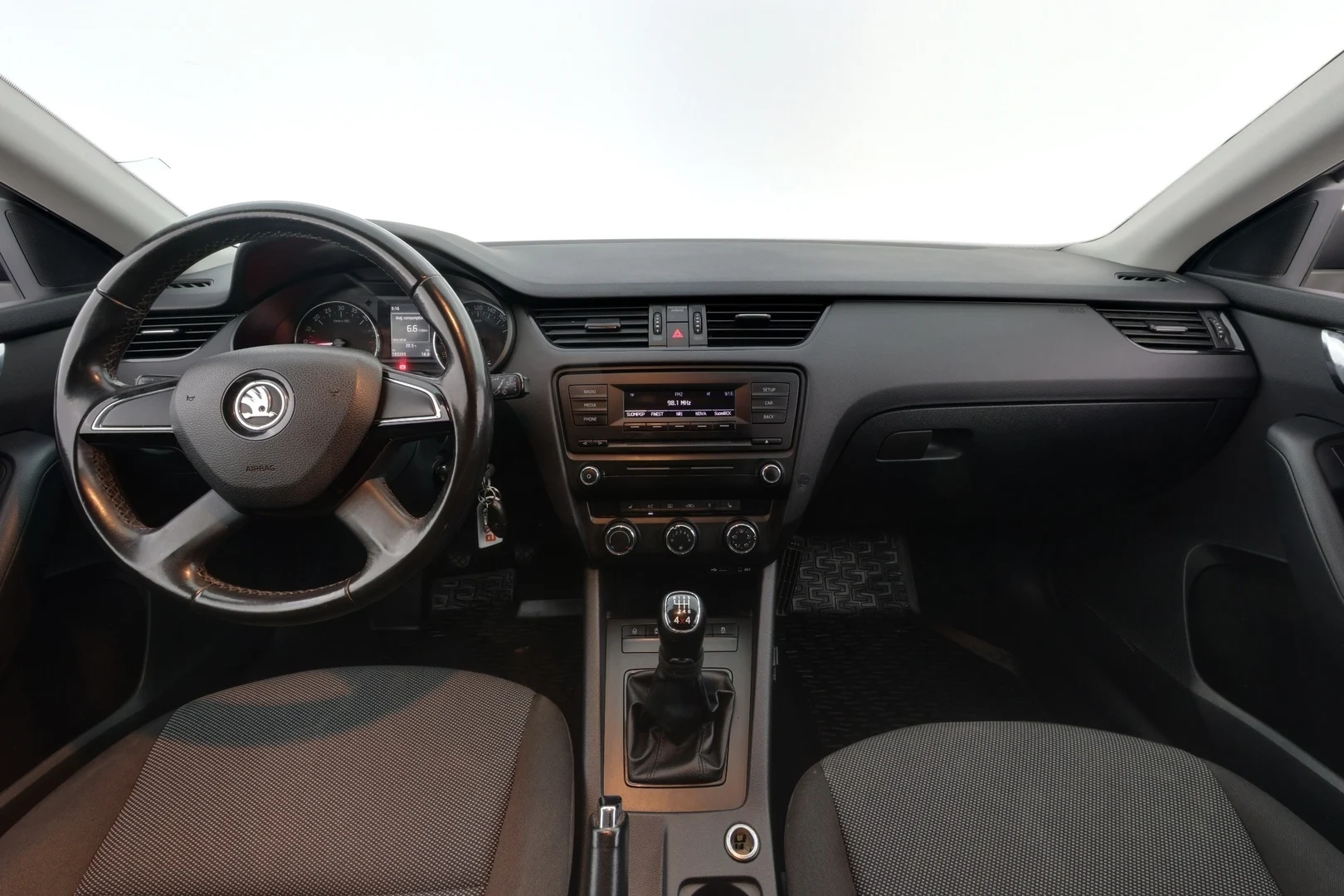 Car Image - V5BxMnSBEgLQF4Nqrz0Ak