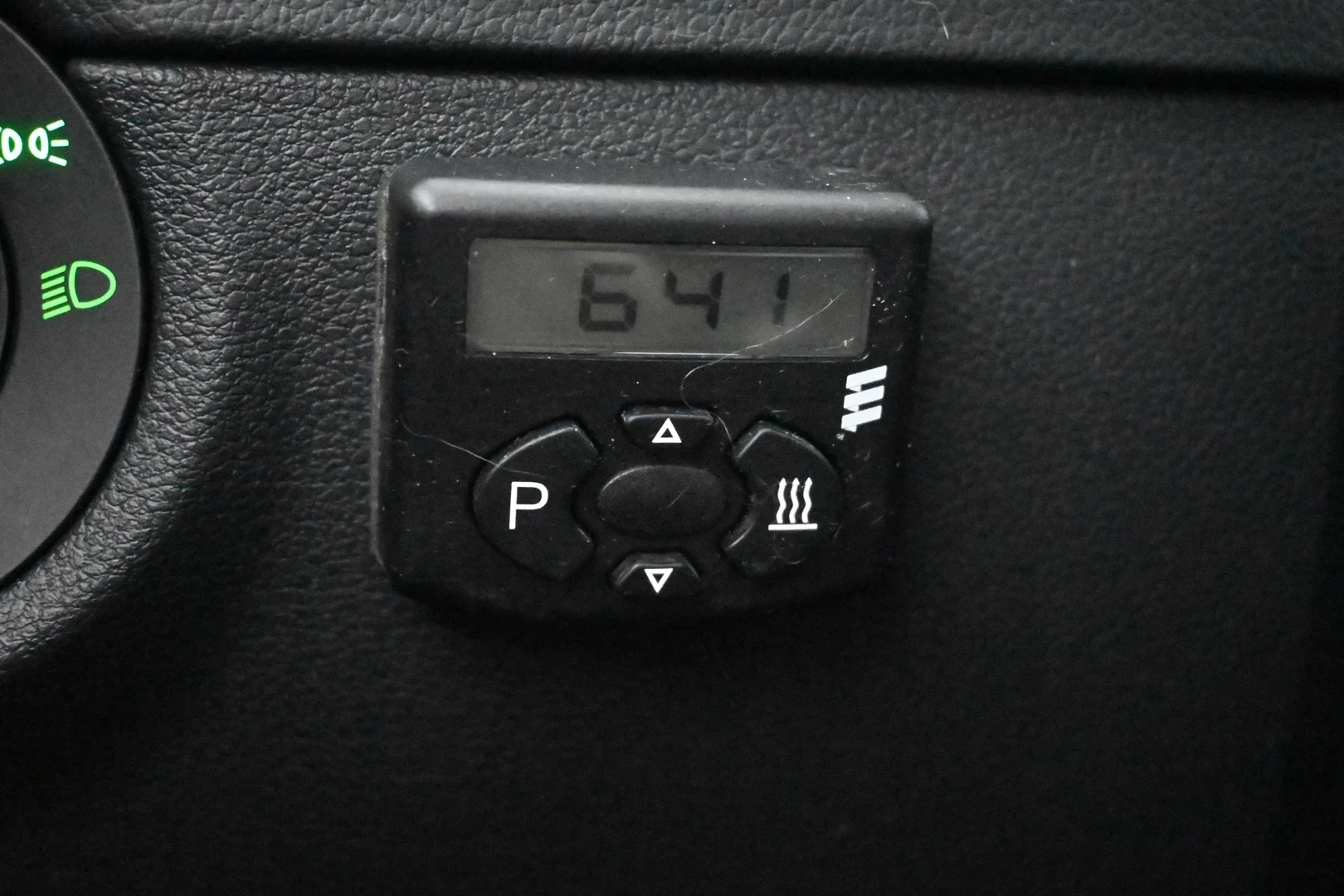 Car Image - UpwIIxLX0zZ3xnAeYUKkP