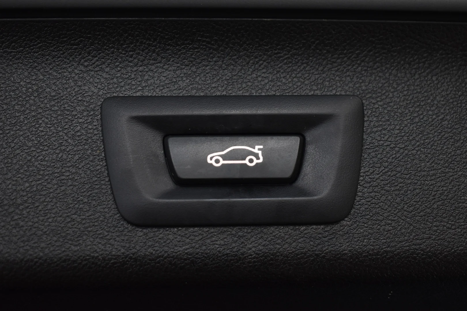 Car Image - 5KQ6bxH94qtvrlOJNzSzxl