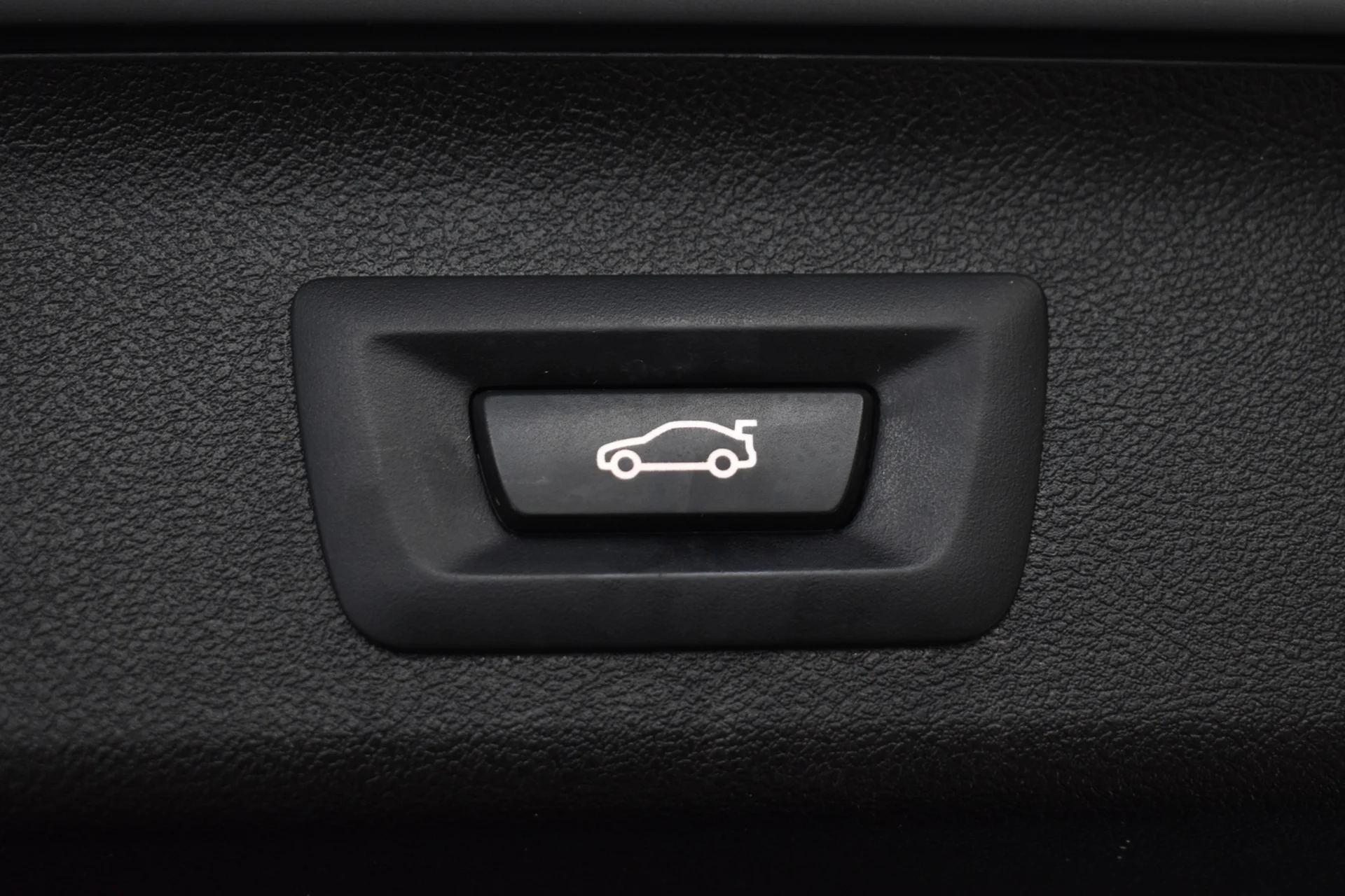 Car Image - 5KQ6bxH94qtvrlOJNzSzxl