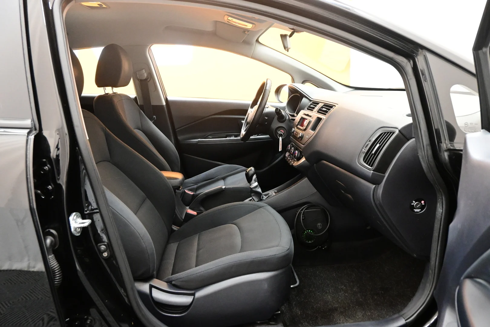 Car Image - DfmNMON5IpRaElqJOBq7r