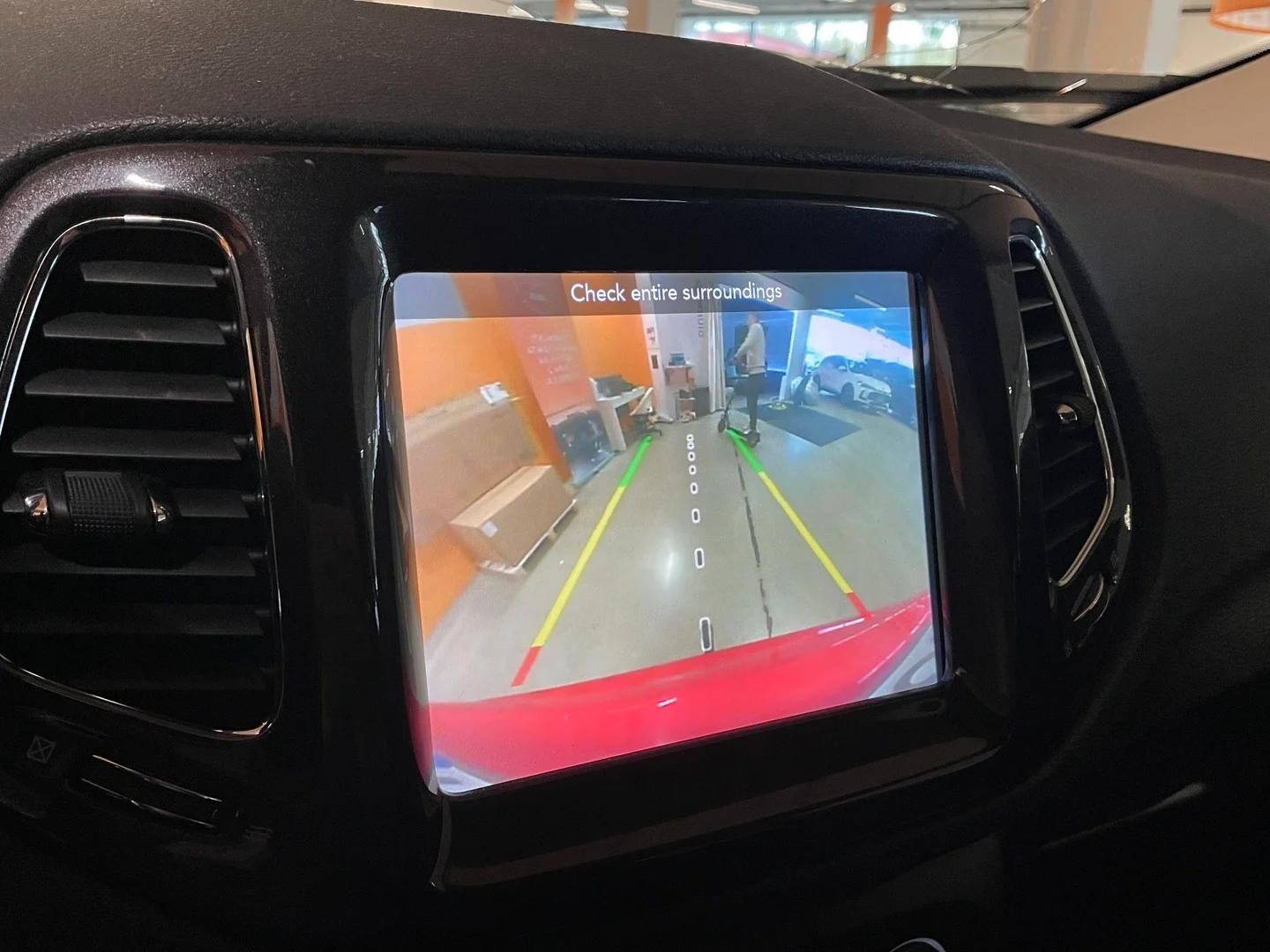 Car Image - 2OeRIyCI2CbbhlWklZg2yF