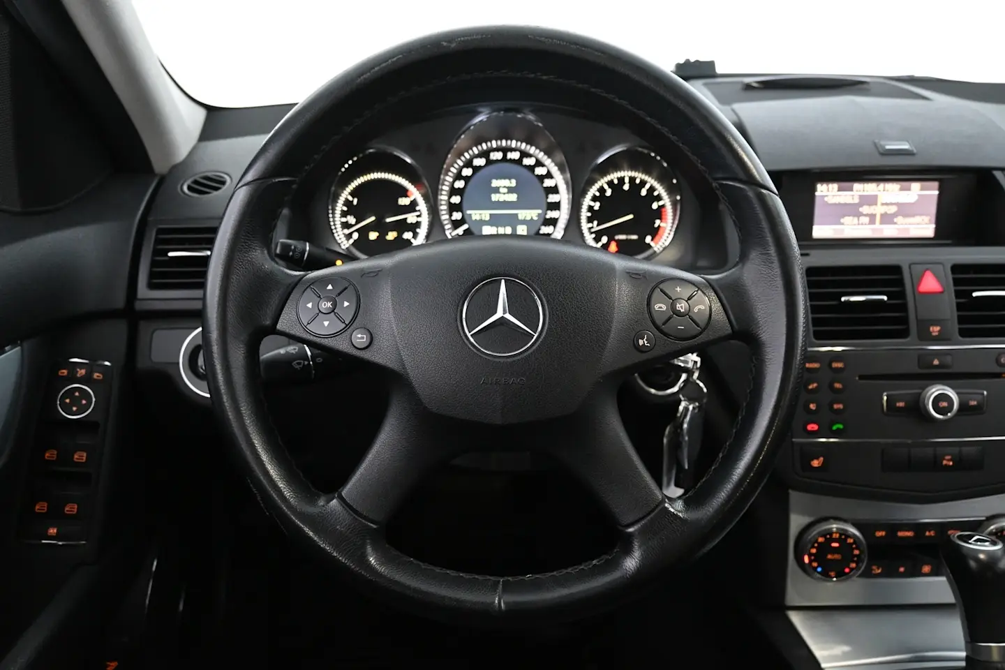 Car Image - 2uSTUyxaThj2RpPXIGzKLA