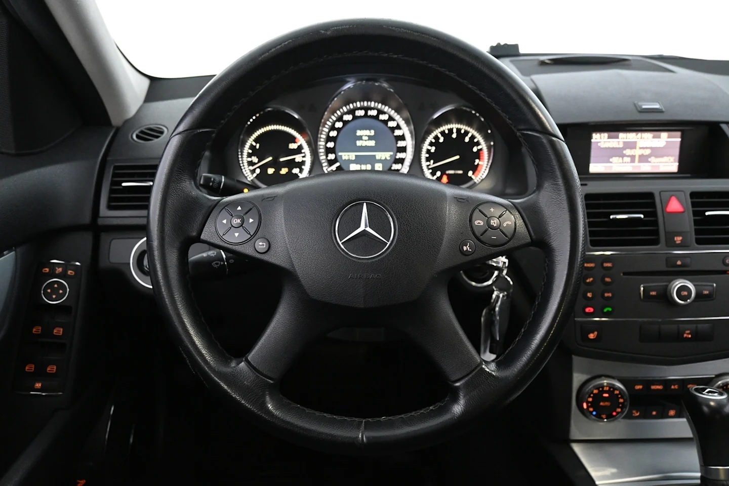 Car Image - 2uSTUyxaThj2RpPXIGzKLA
