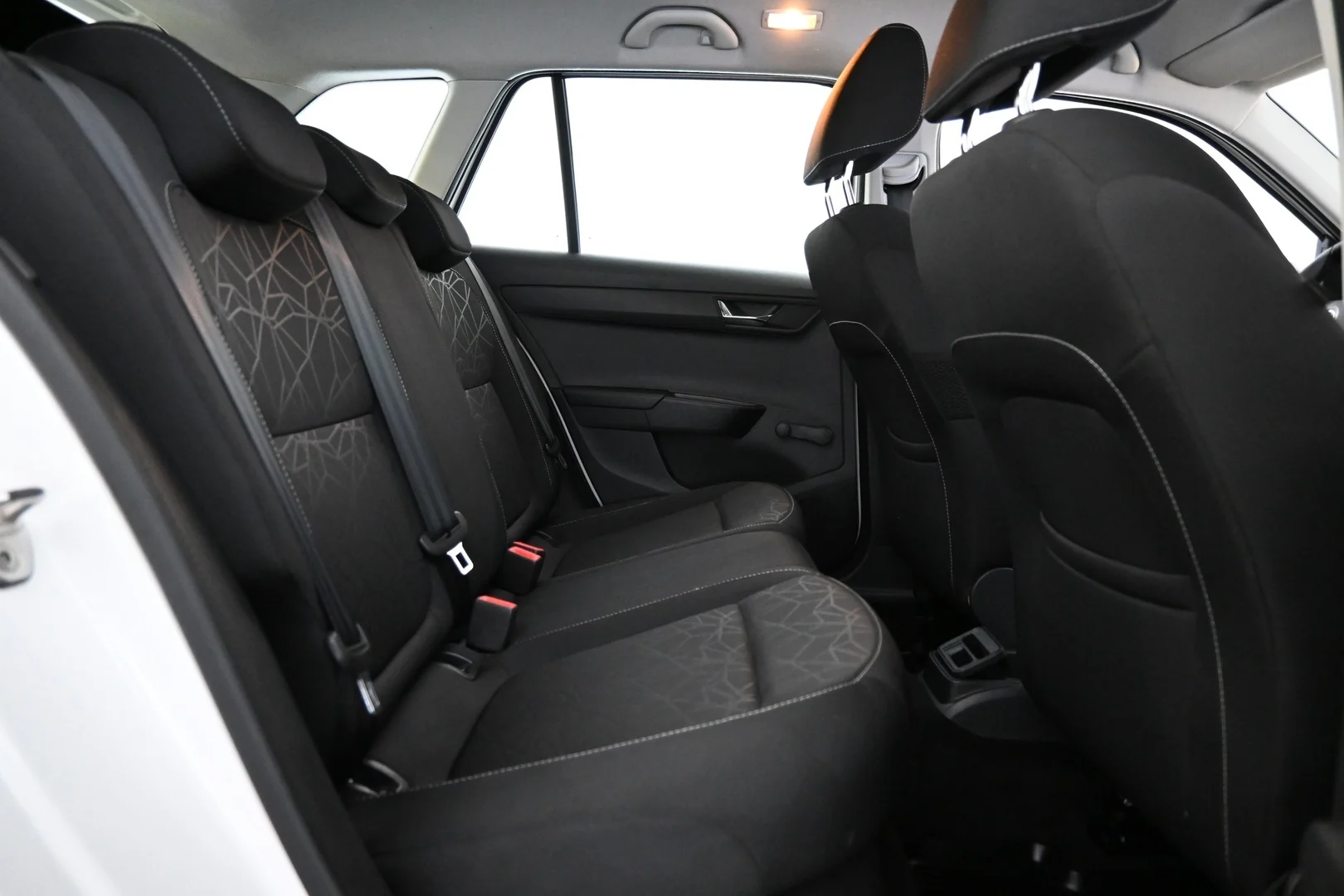Car Image - 2CNnRCVVwMfwB1a3CGohUt