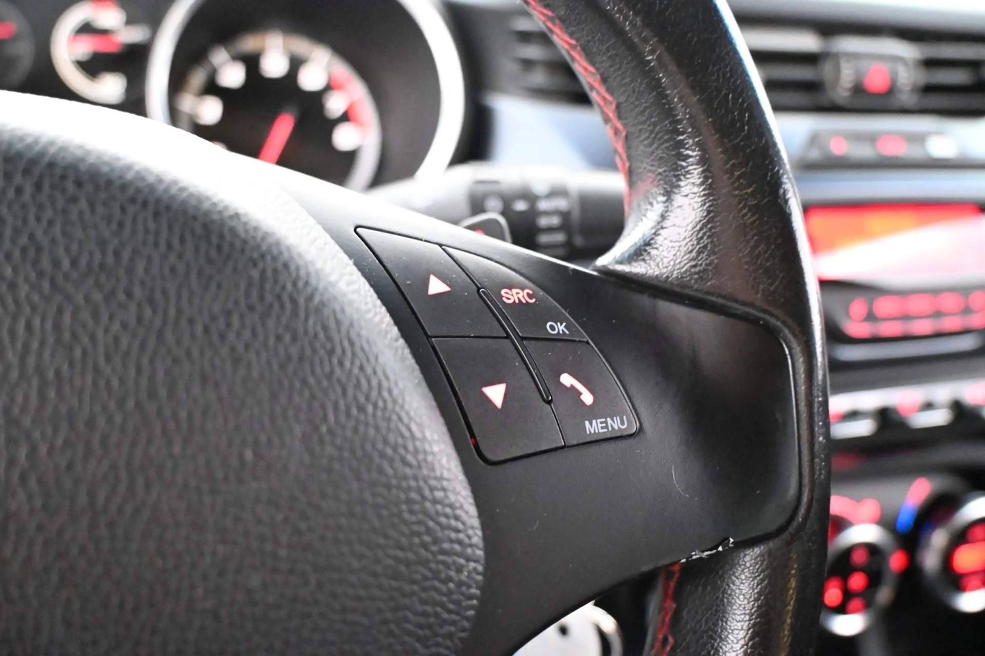 Car Image - 2pCnNb9mLk8ye1D12rZfqk