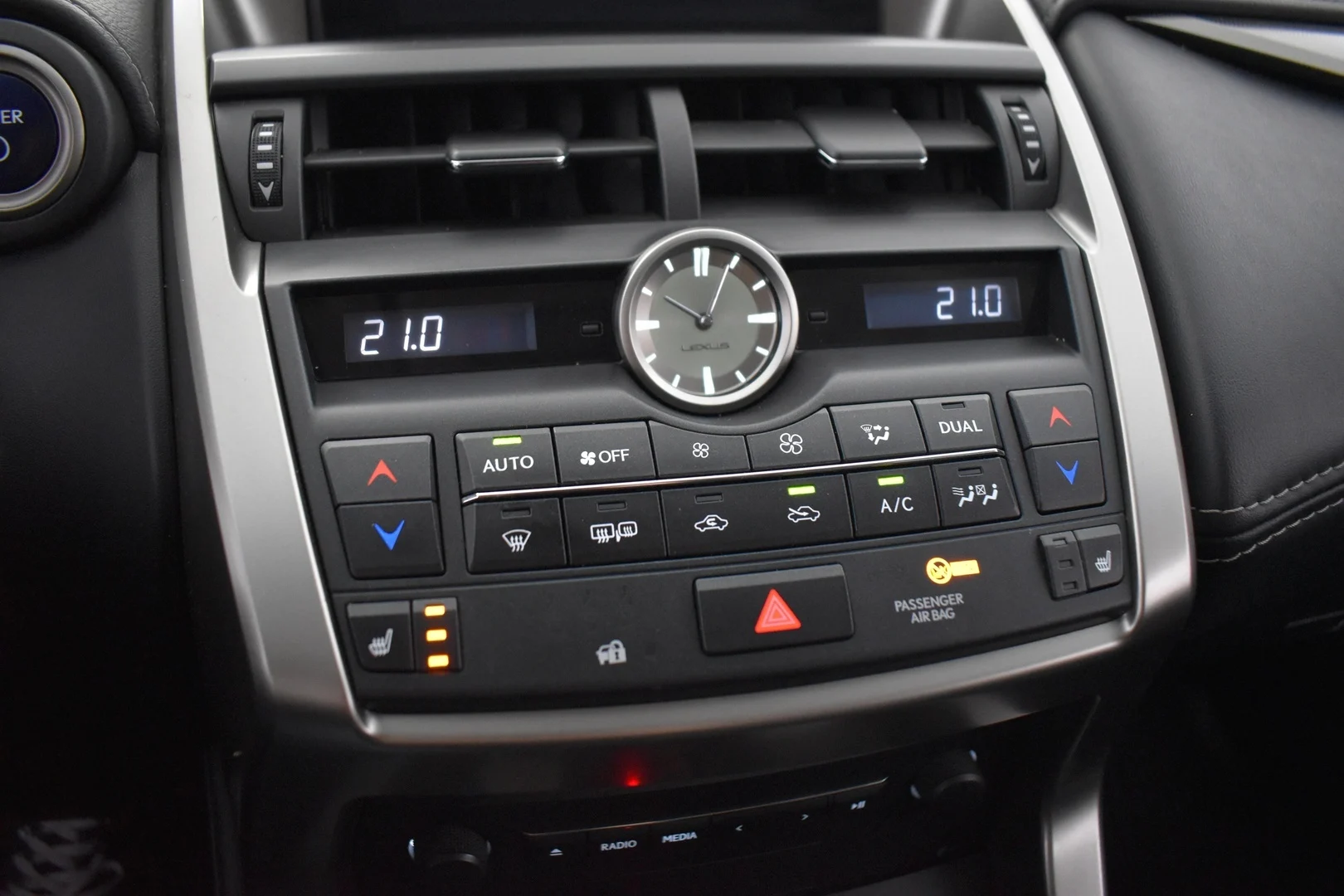 Car Image - 5LDkW0HM9KqIzTEA0MJ4PZ