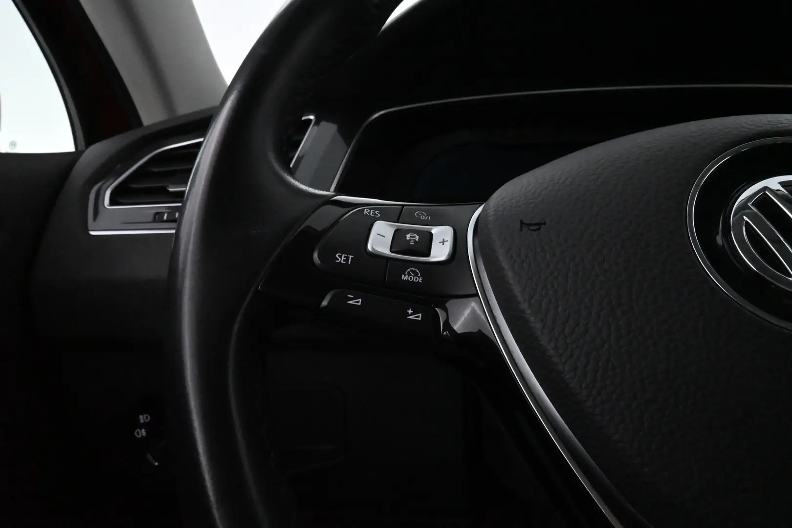 Car Image - 7roiZI2crZLgX8wKaUnJHG