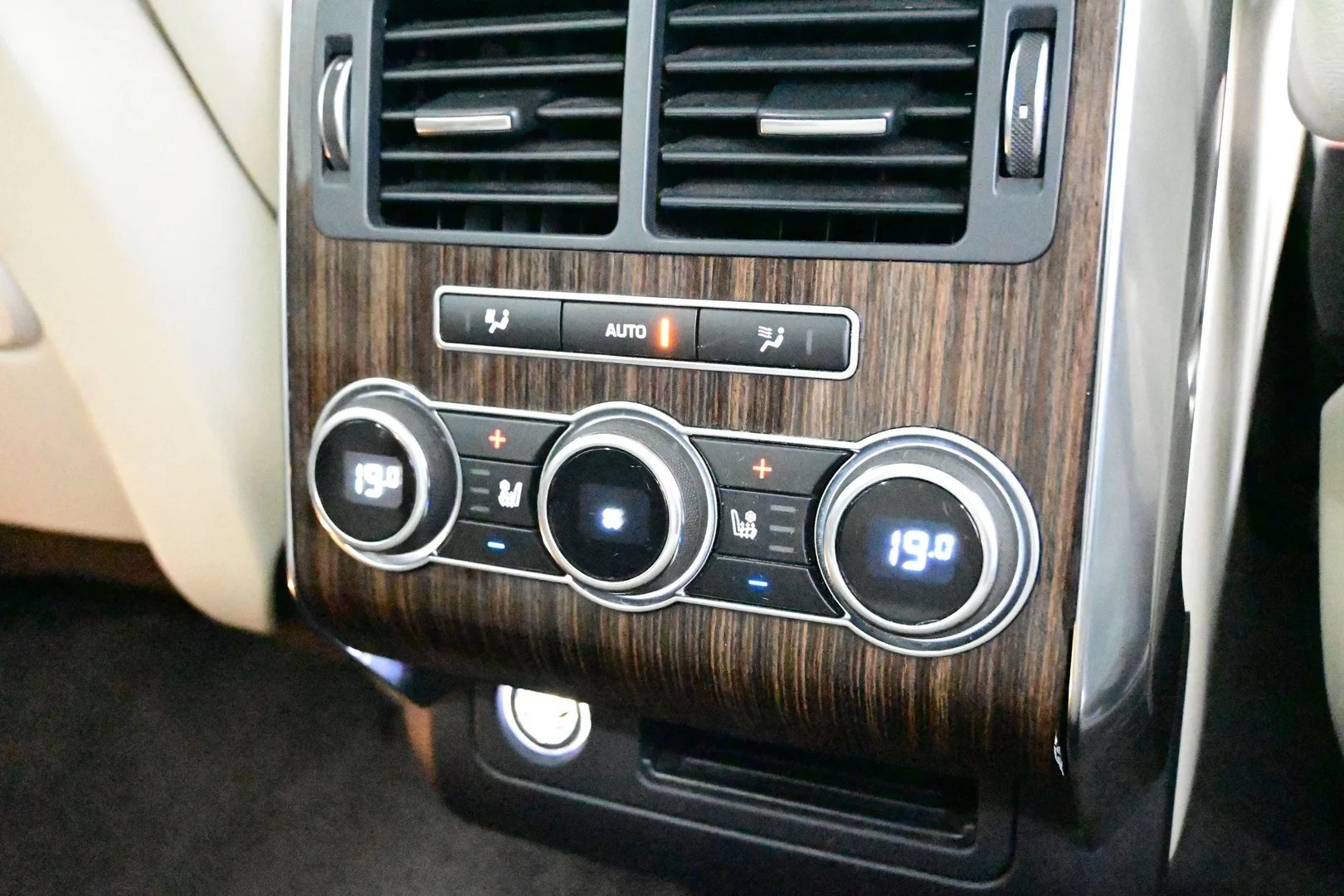 Car Image - 4qf8EgRTNbl2lTwTcrYU6Z