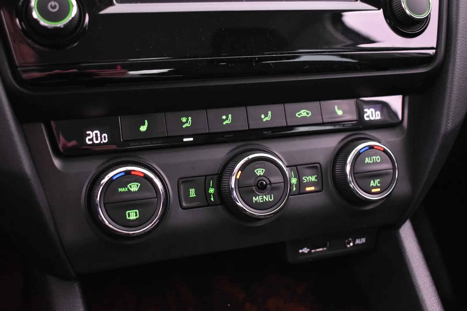 Car Image - 4oWb9oRAY5osejVxI5SCGV