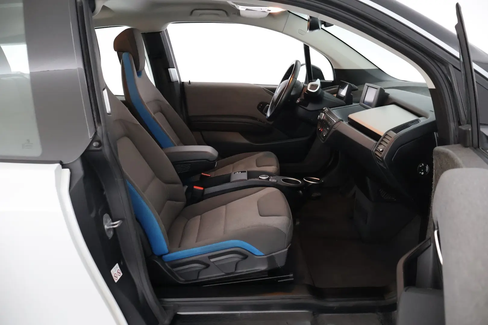 Car Image - 4914r7kvcLmcNP4Uvdiw6r