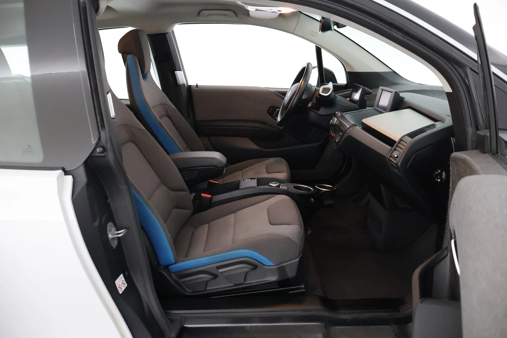 Car Image - 4914r7kvcLmcNP4Uvdiw6r