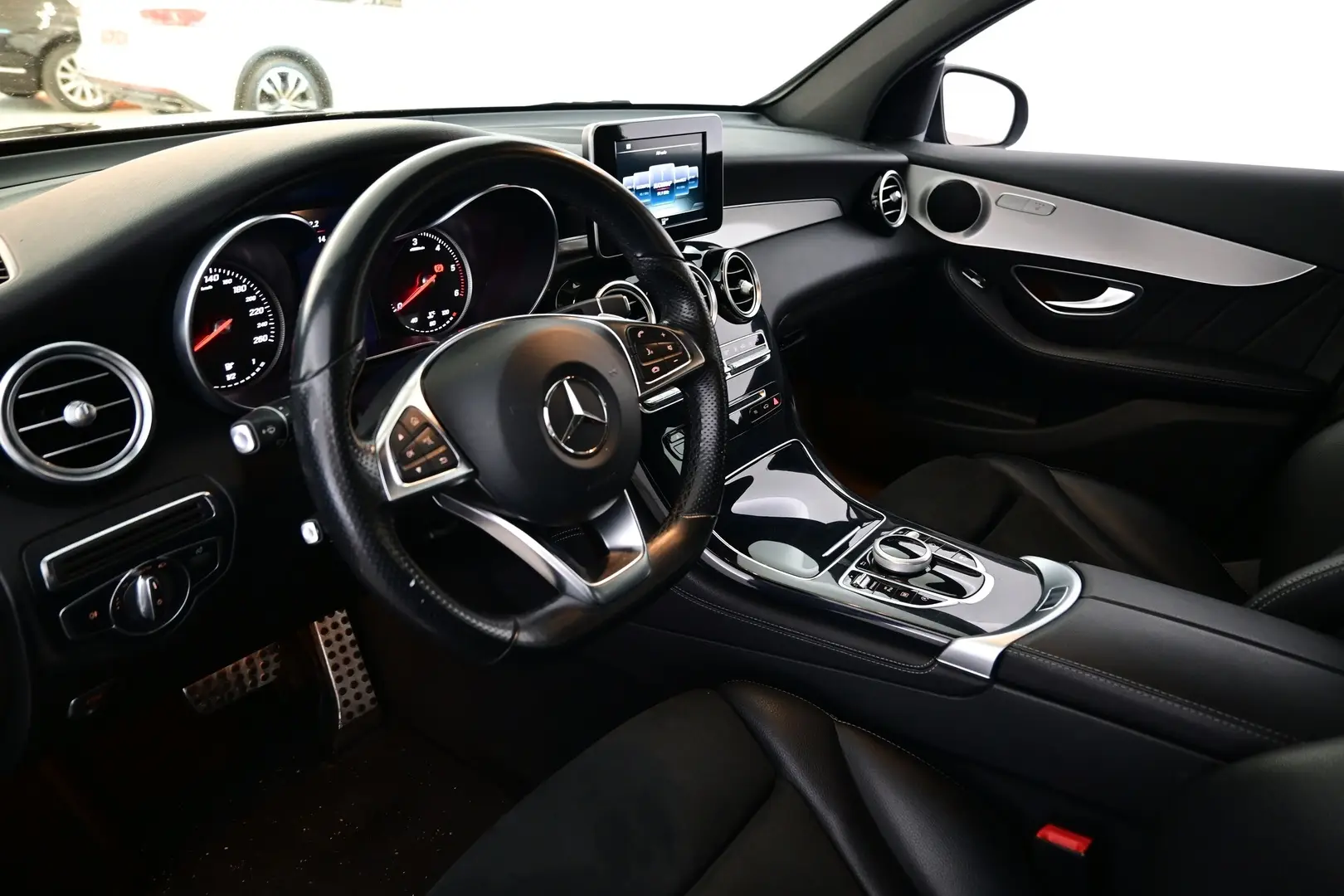 Car Image - 7gIsmEf8VJzSLnhzWmwxeb