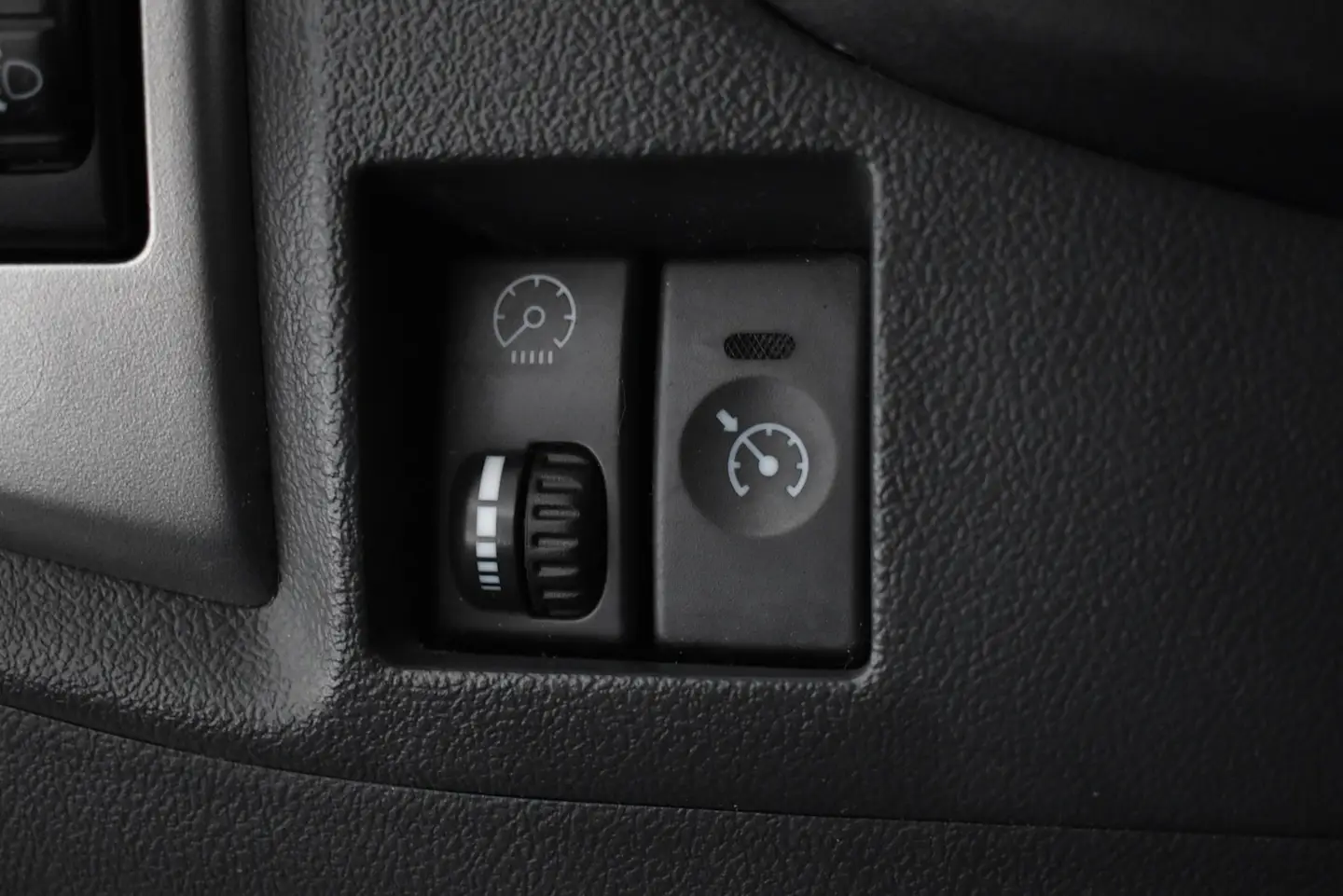Car Image - 2ojE1G35dR9V5XBMplednM
