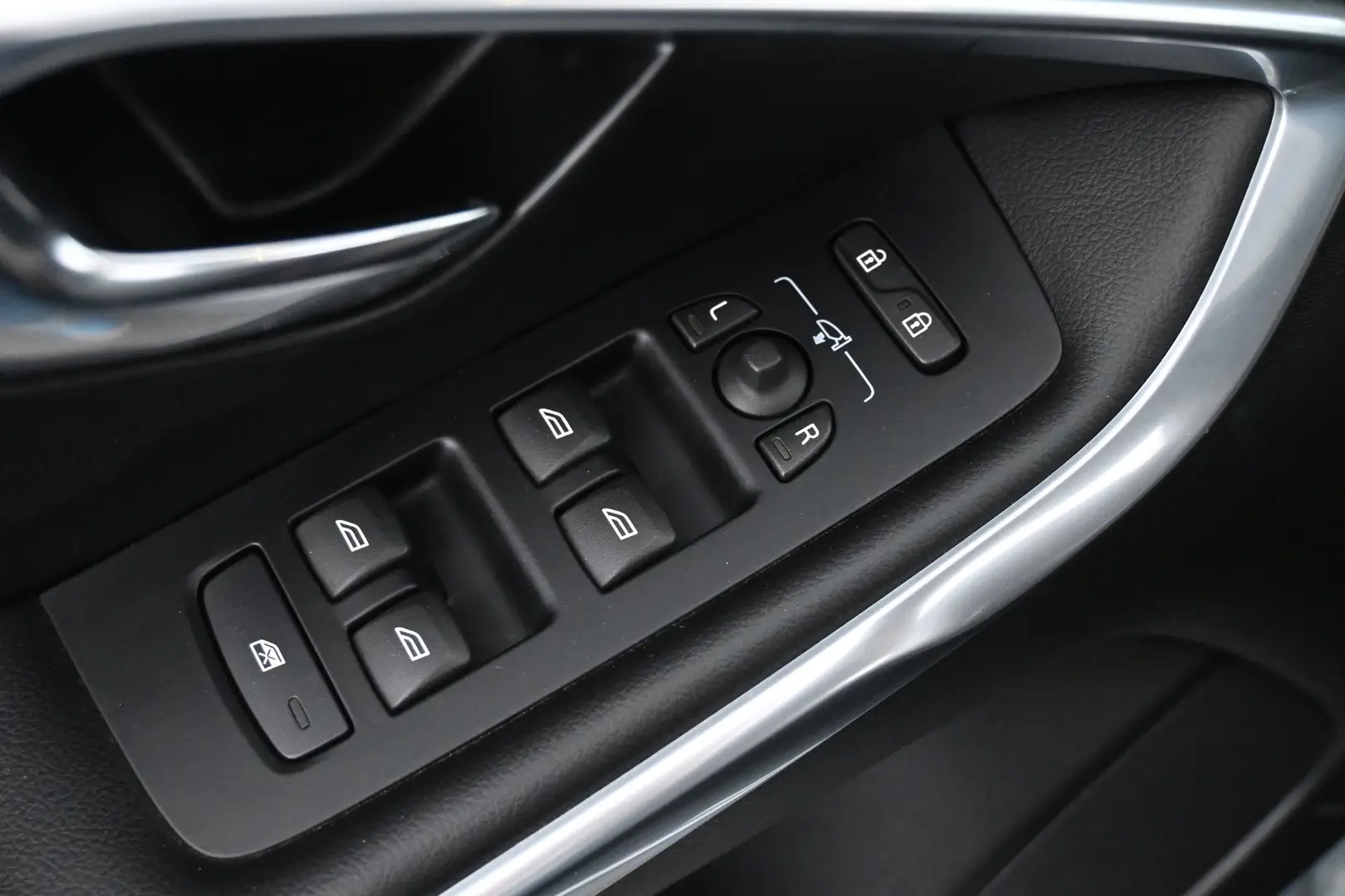 Car Image - 3QRIzCRTL1kW64cgPsKop0