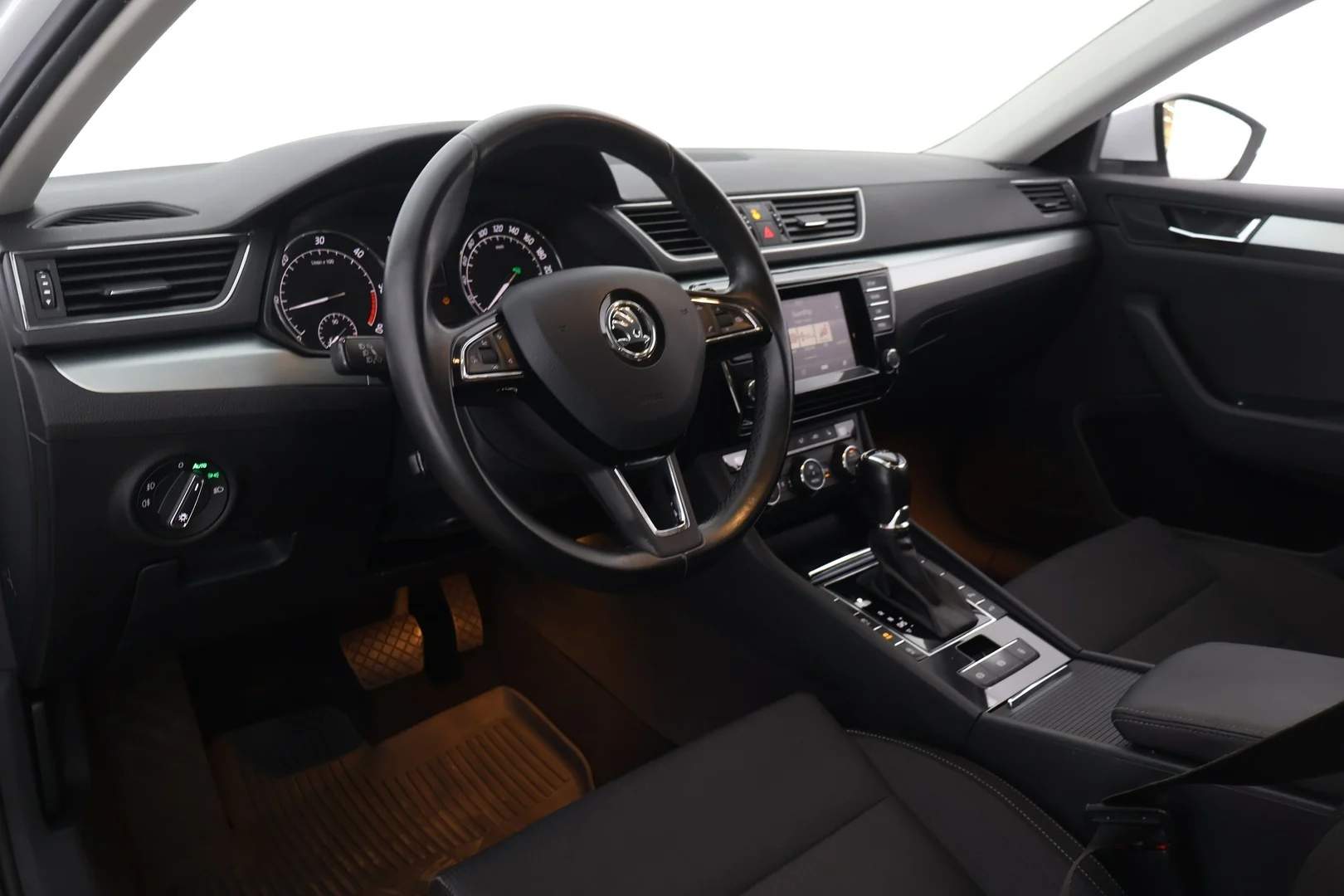 Car Image - 6KzEWNFsrb1lSSNhStfaI8