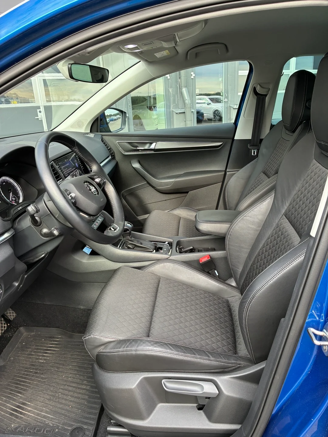 Car Image - 4ZnkjXbiCVjleXv03mcK7M