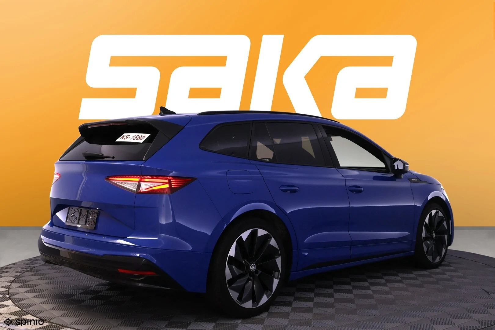 Car Image - 60cB9zzfq0iPbJJnD5TeIa