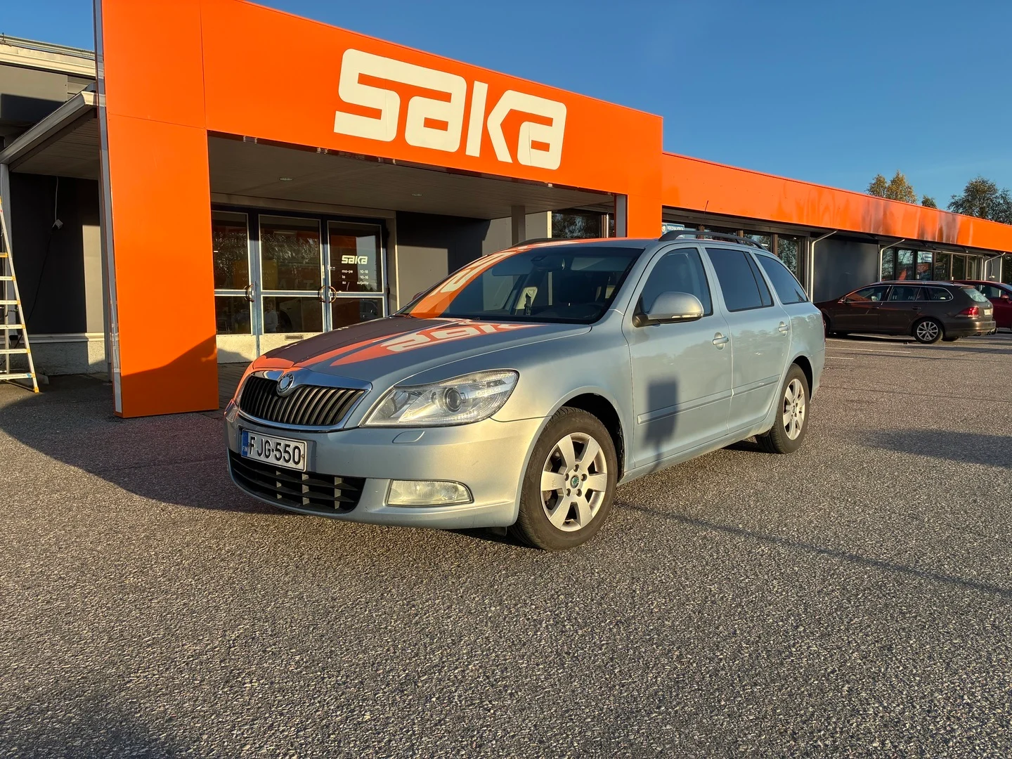 Car Image - EumY42AeTOlJBVPdt2tTN