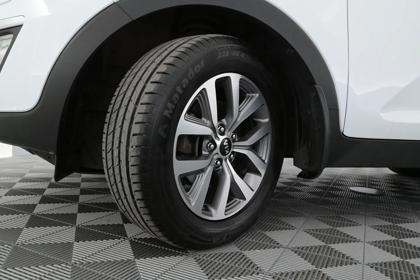 Car Image - 21VdwglFToKNPyHQFH2rWA