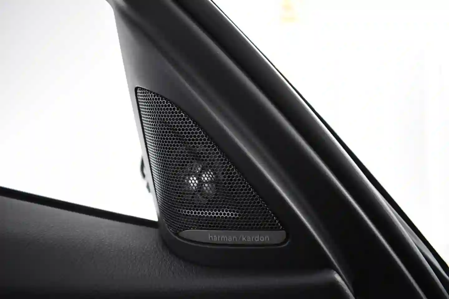 Car Image - 4SM11ISyVva2DsfwpDnnmH