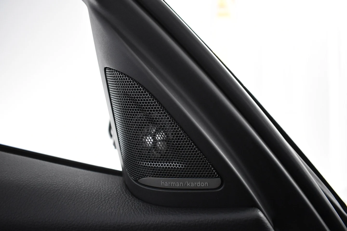 Car Image - 4SM11ISyVva2DsfwpDnnmH
