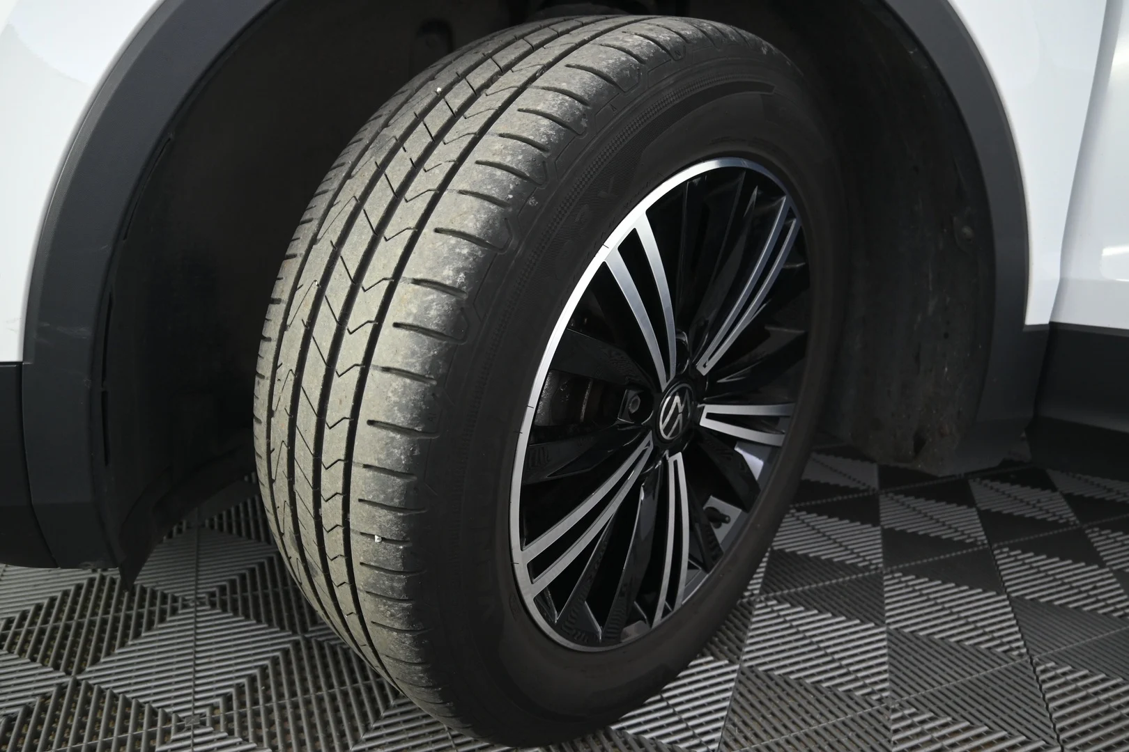 Car Image - 1MDQMv69anjWhttmJ2tJaQ