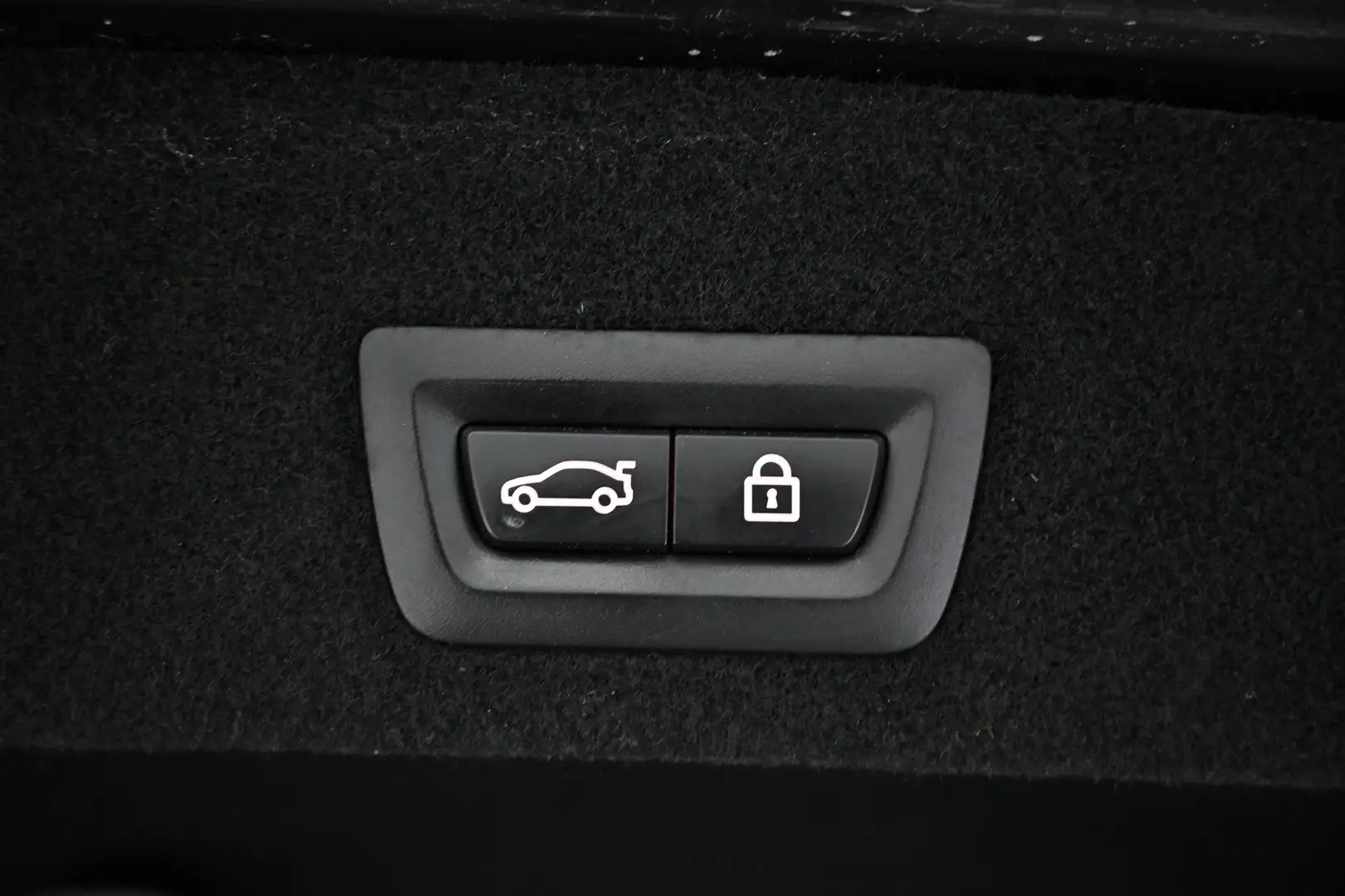 Car Image - 17zDJo2XWR9EPOyQoMeLqJ