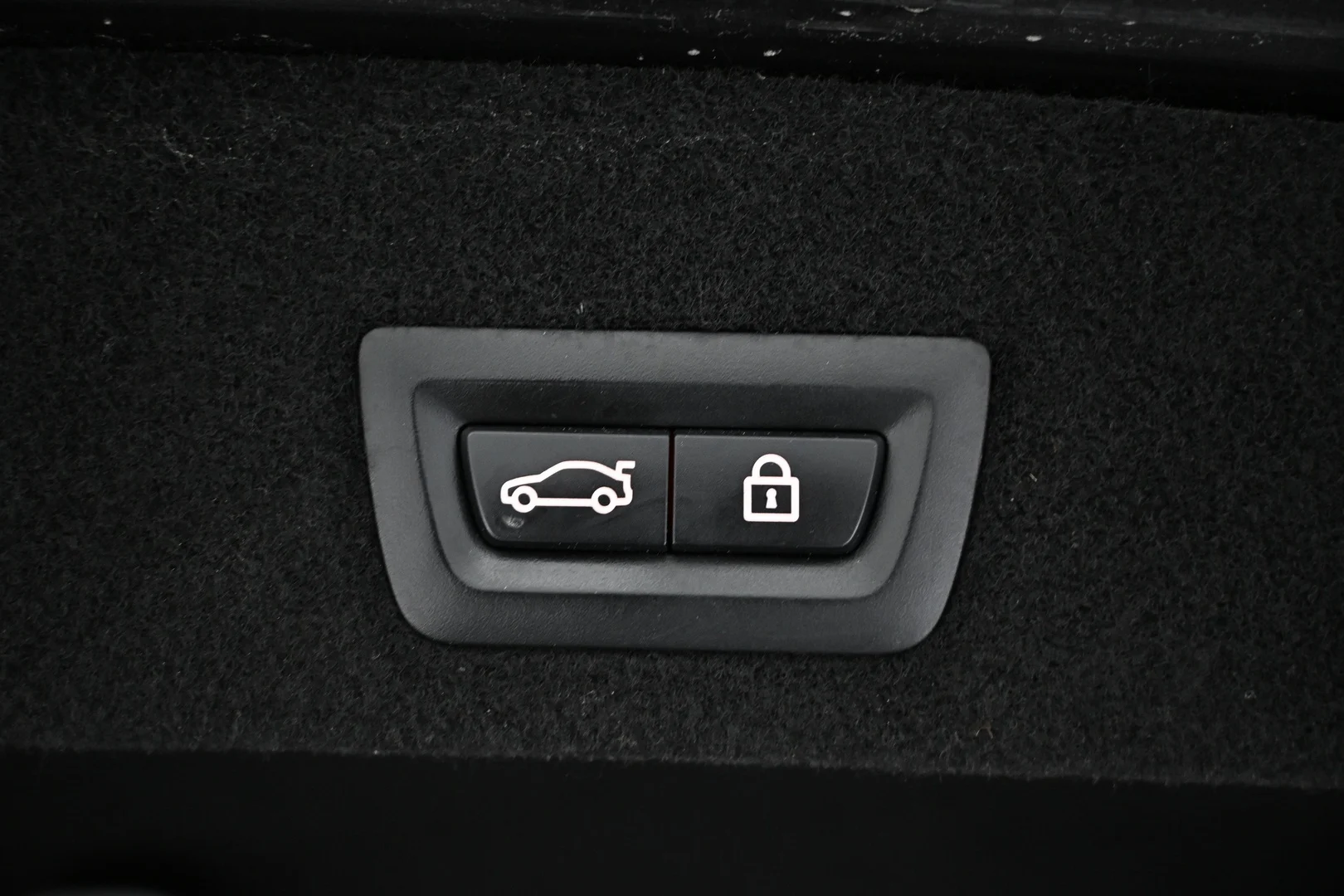 Car Image - 17zDJo2XWR9EPOyQoMeLqJ