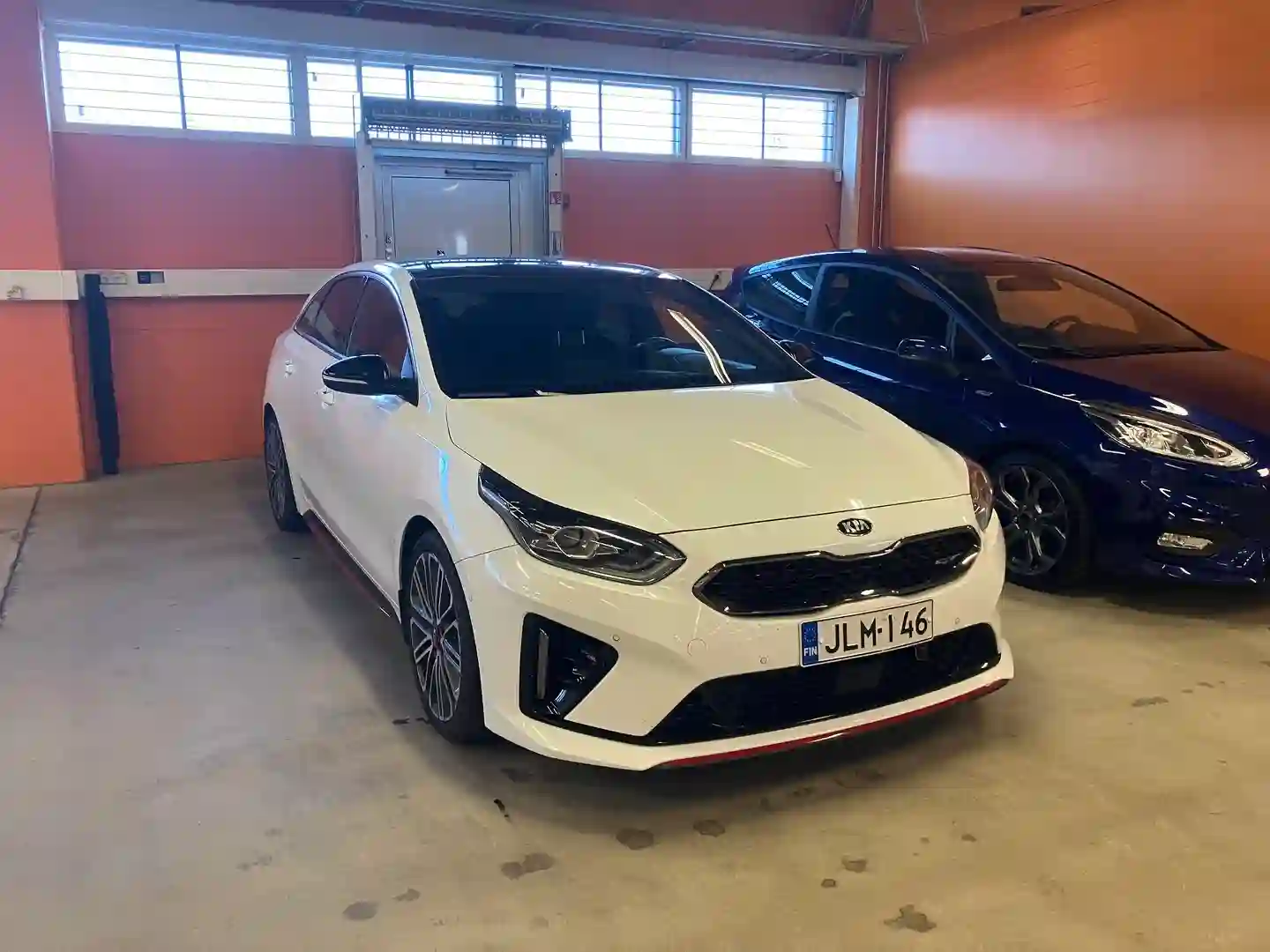 Car Image - 1YqB6uH9qAJ56YzhHiCL5l
