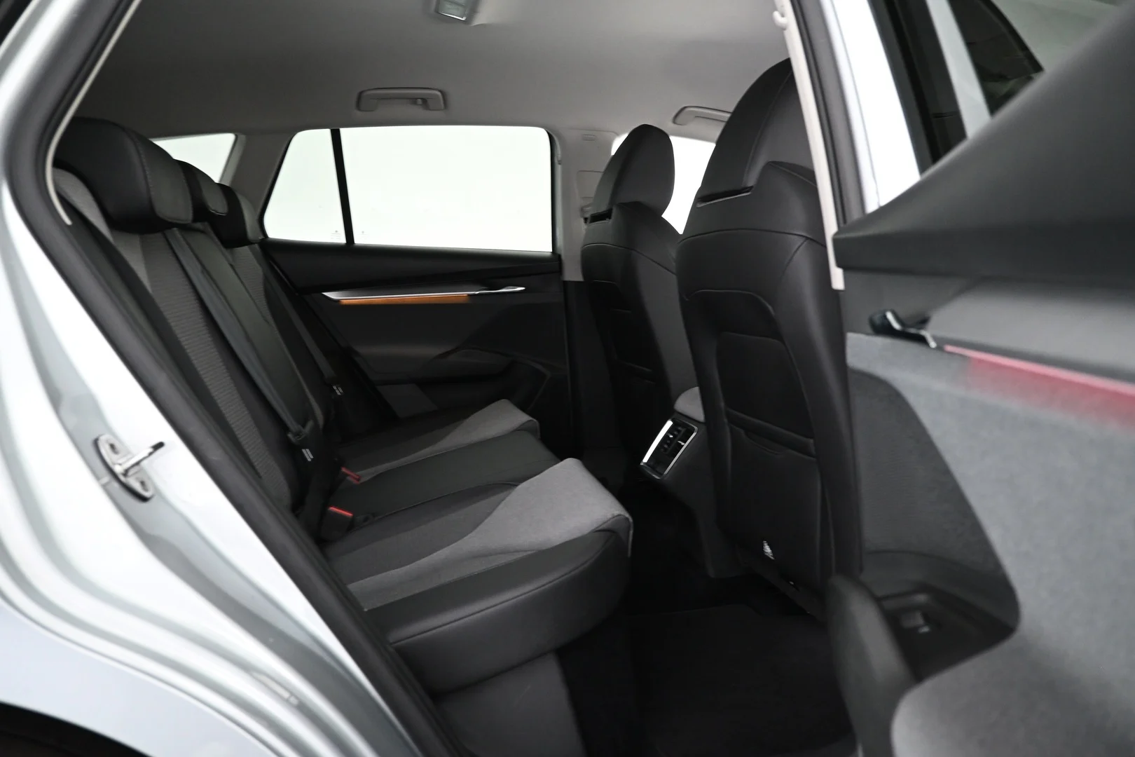 Car Image - 7LaaN7DULP6uxBNHshgSAl