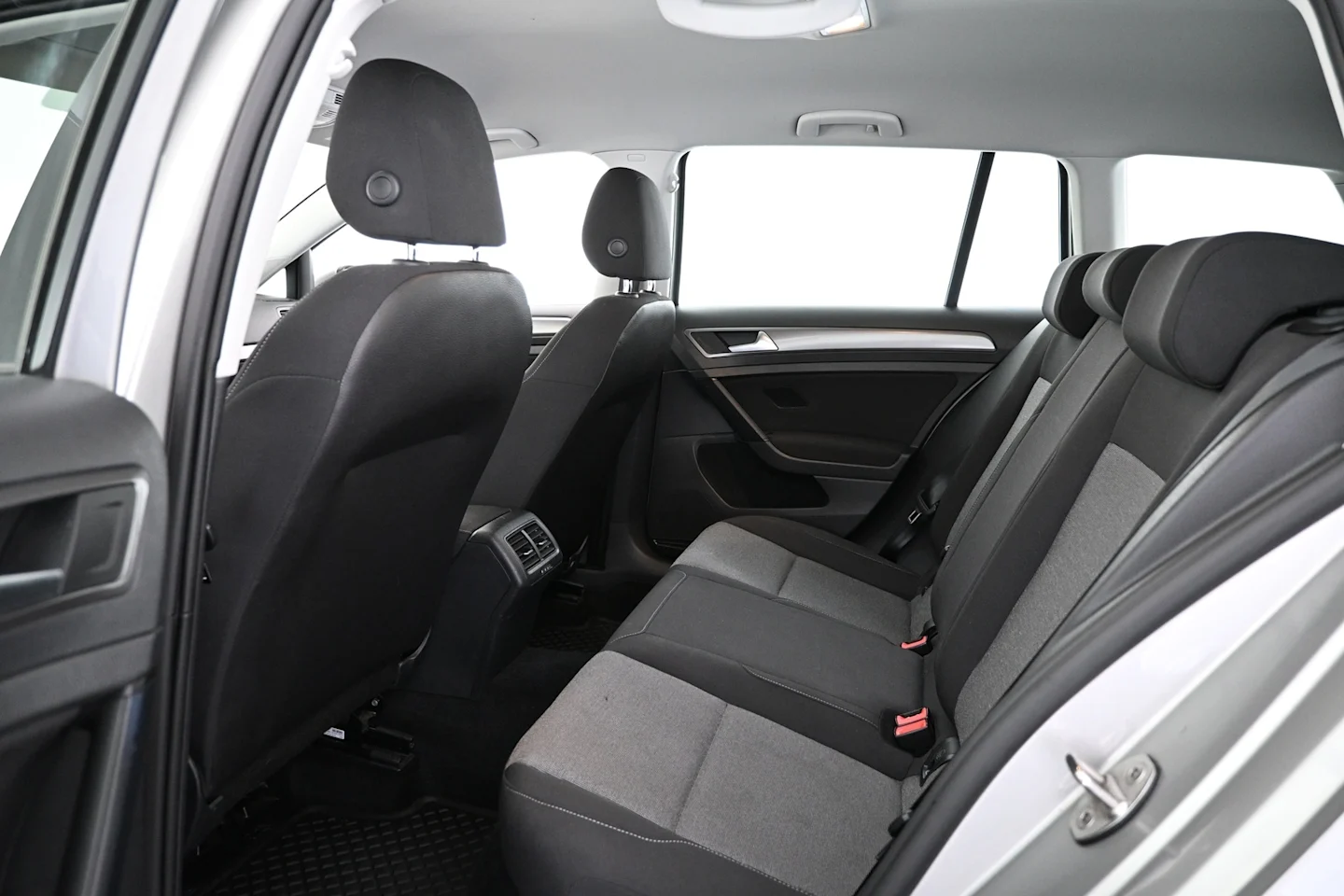 Car Image - 2yxUhVxltFYYS4N3SUoCmF