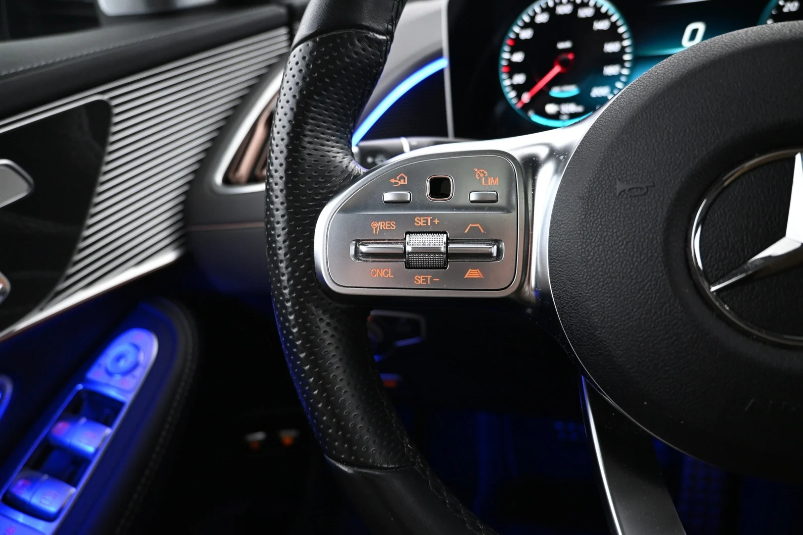 Car Image - 2fxJOLmULO1ky4051dcoph