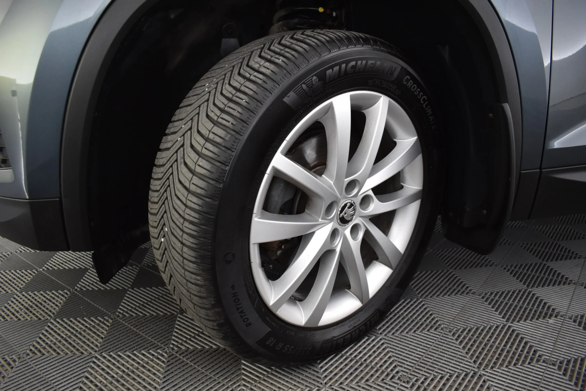 Car Image - 1LNWExdKiV3LTYqpGiTpAT