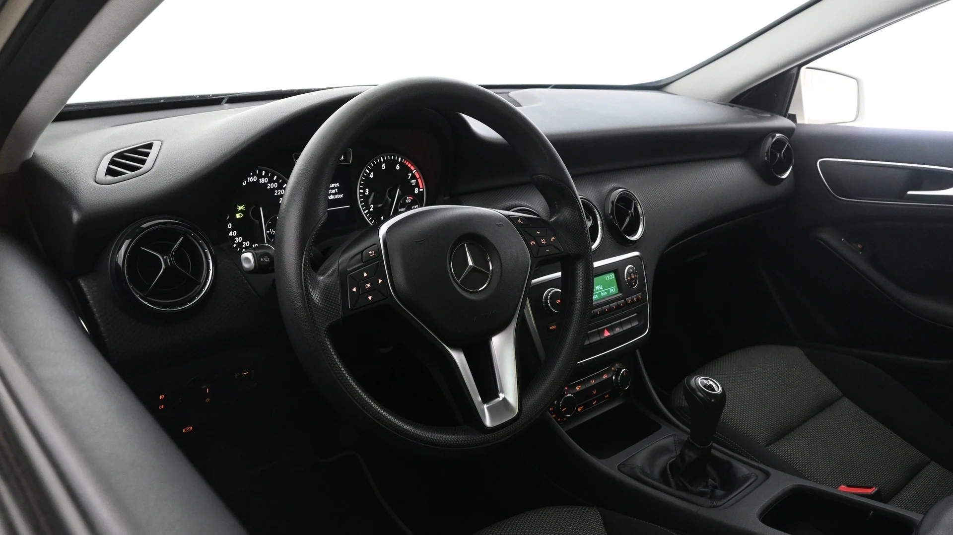Car Image - 13DKLBfdGVJIjKouFkIudj