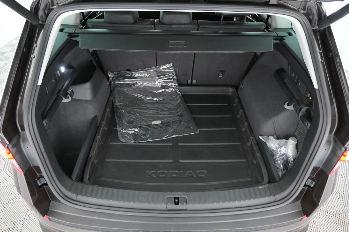 Car Image - 1LJiA0epO5Upkley1L5mEo