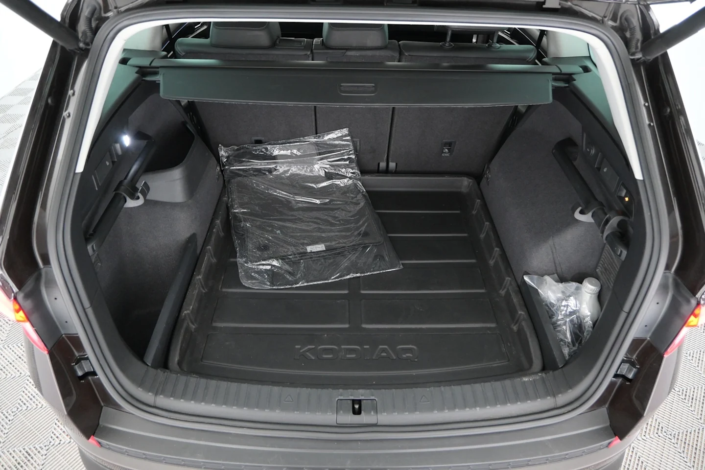 Car Image - 1LJiA0epO5Upkley1L5mEo
