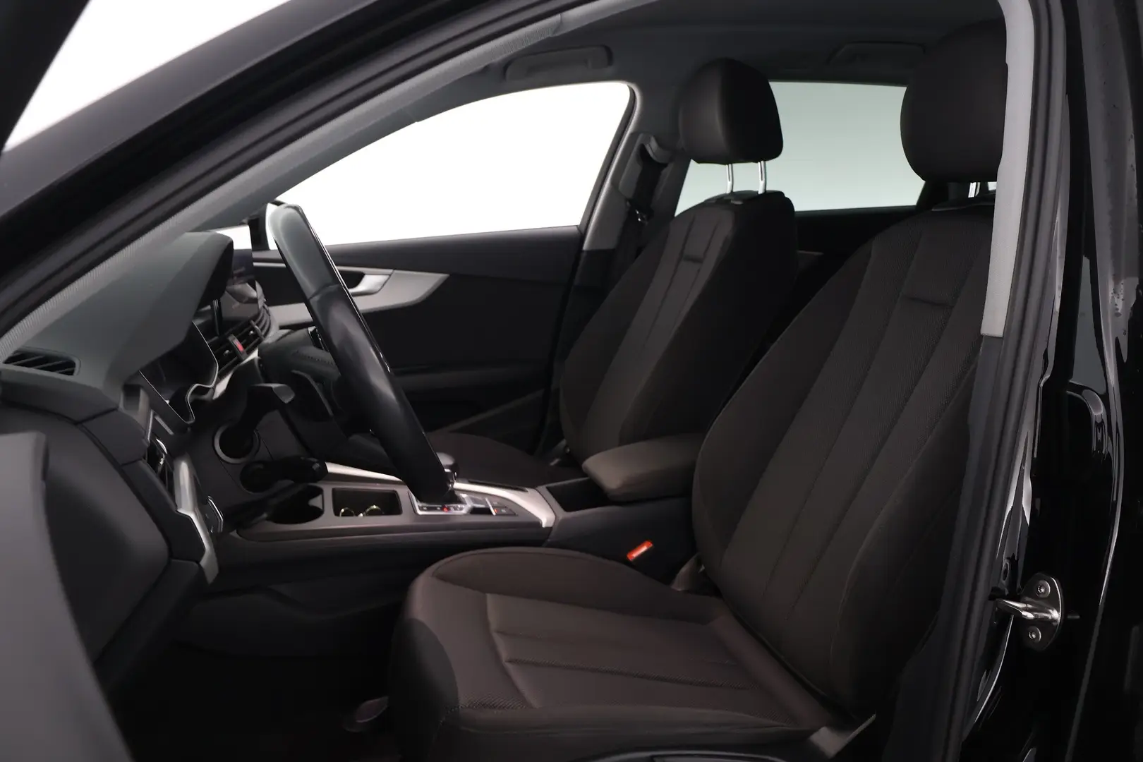 Car Image - 59IUNpT3FCXMvdSlFwkR7u