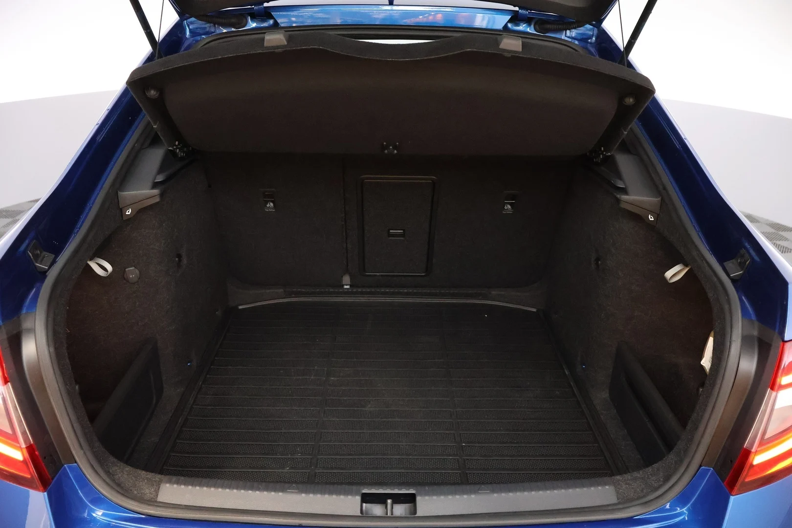 Car Image - 15xZHP7XWqQcyAKsmbYCPw