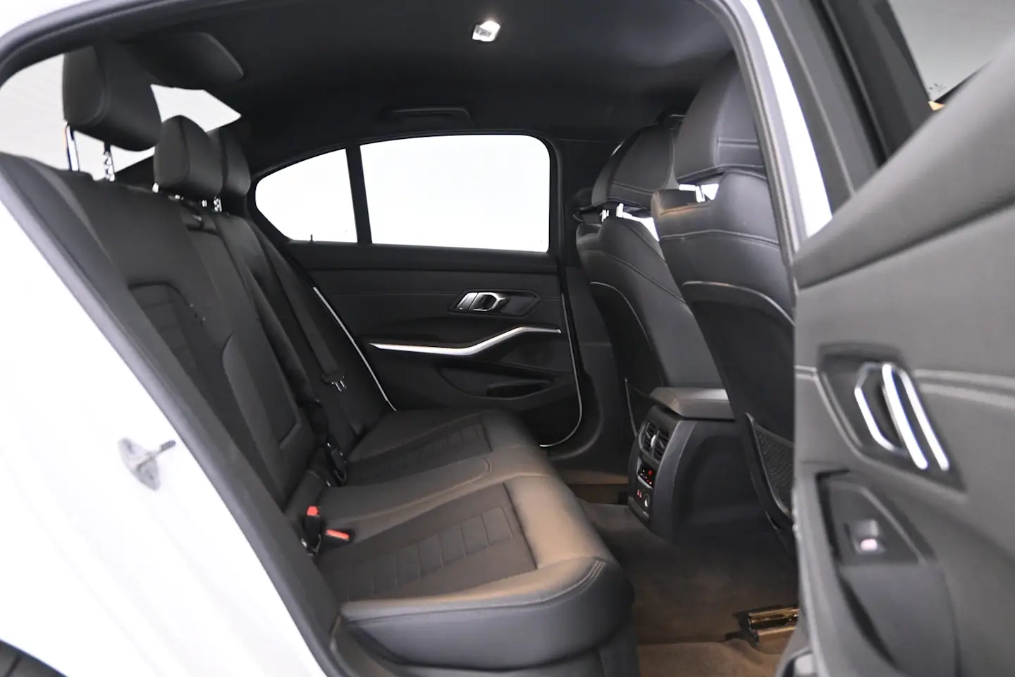 Car Image - ttO12BjdY9JEmiEHLniVh