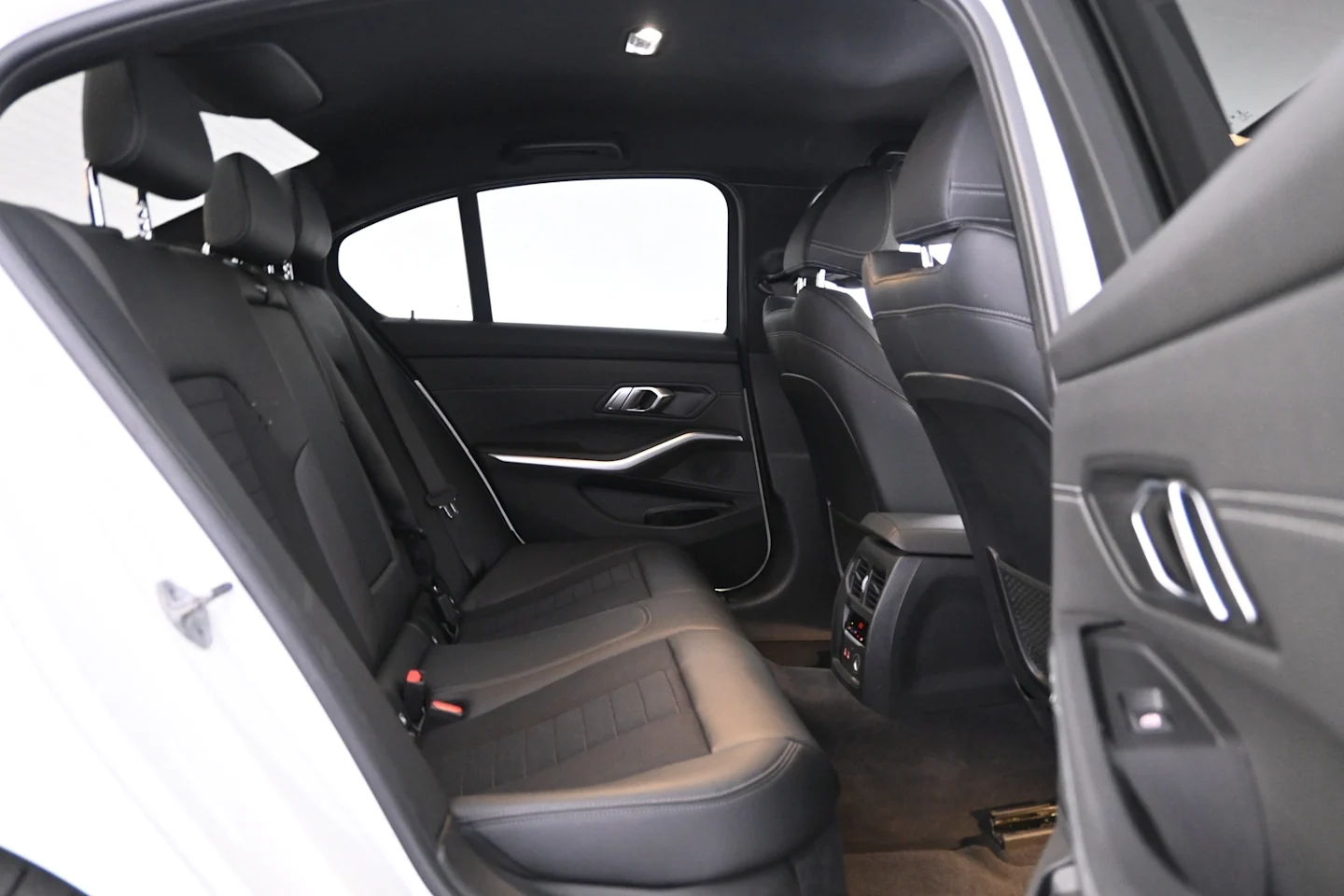 Car Image - ttO12BjdY9JEmiEHLniVh