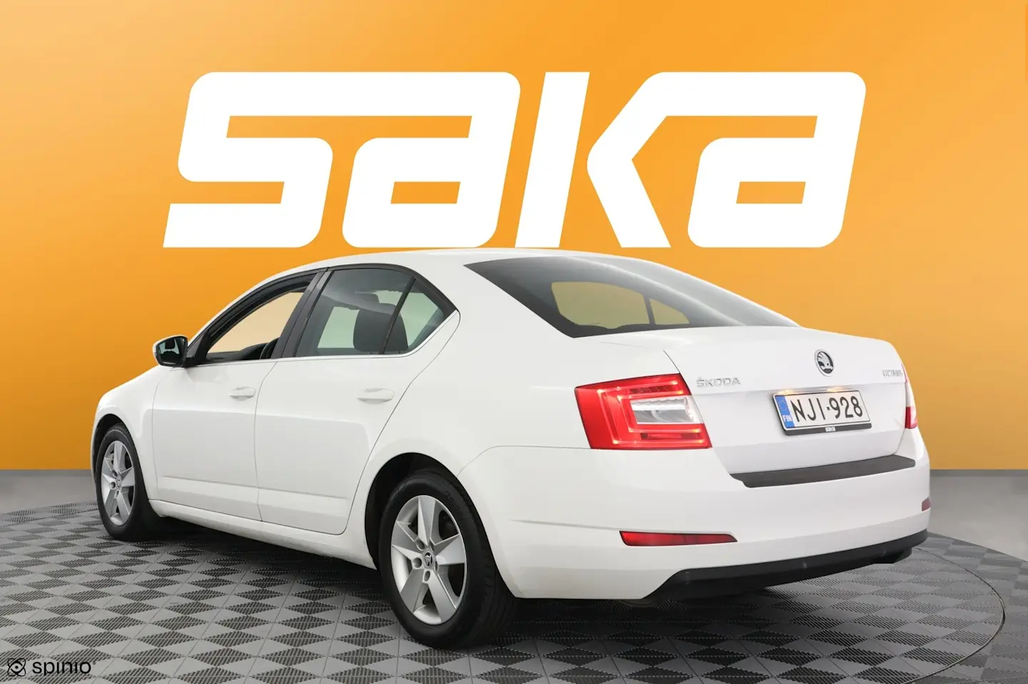 Car Image - 2BawsJ65SxunKi7u7GFmM9