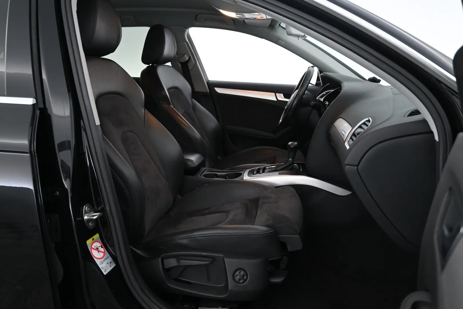 Car Image - 6wnUzD850k42O3SyLzFYYm
